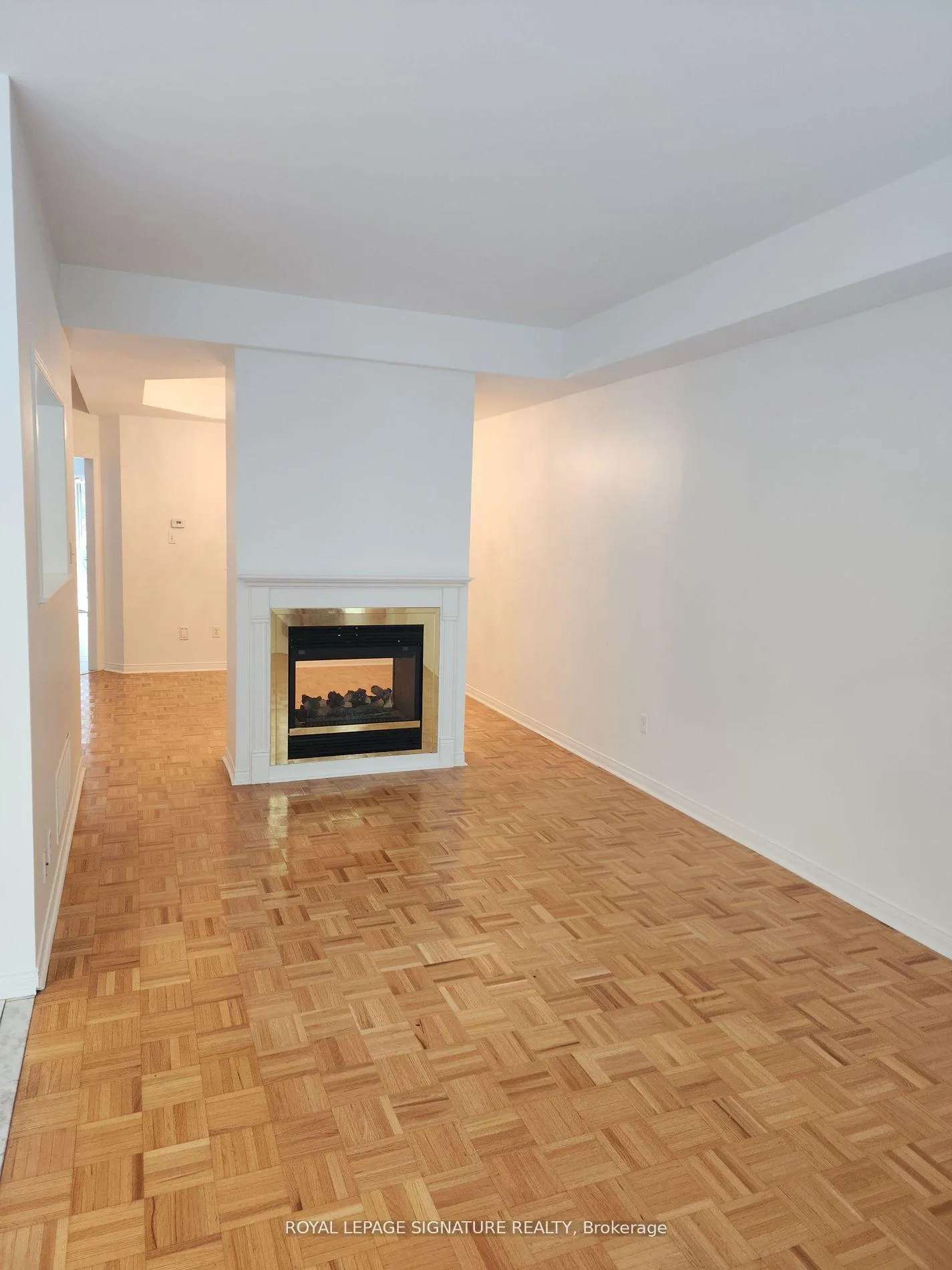 Photo 5 of 115 Blue Willow Drive, Vaughan, East Woodbridge — HOMEH