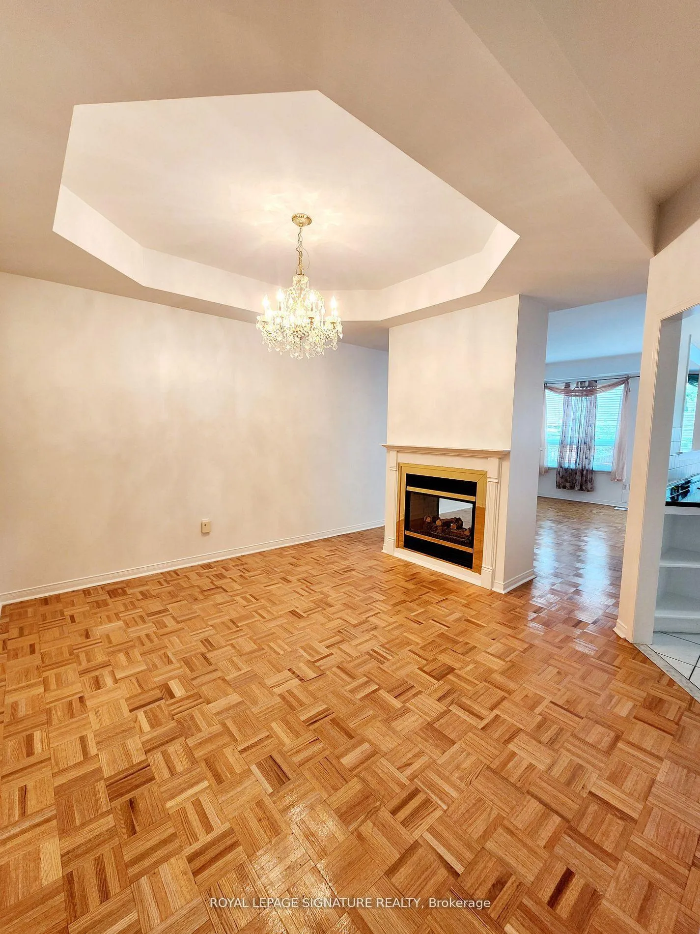 Photo 6 of 115 Blue Willow Drive, Vaughan, East Woodbridge — HOMEH