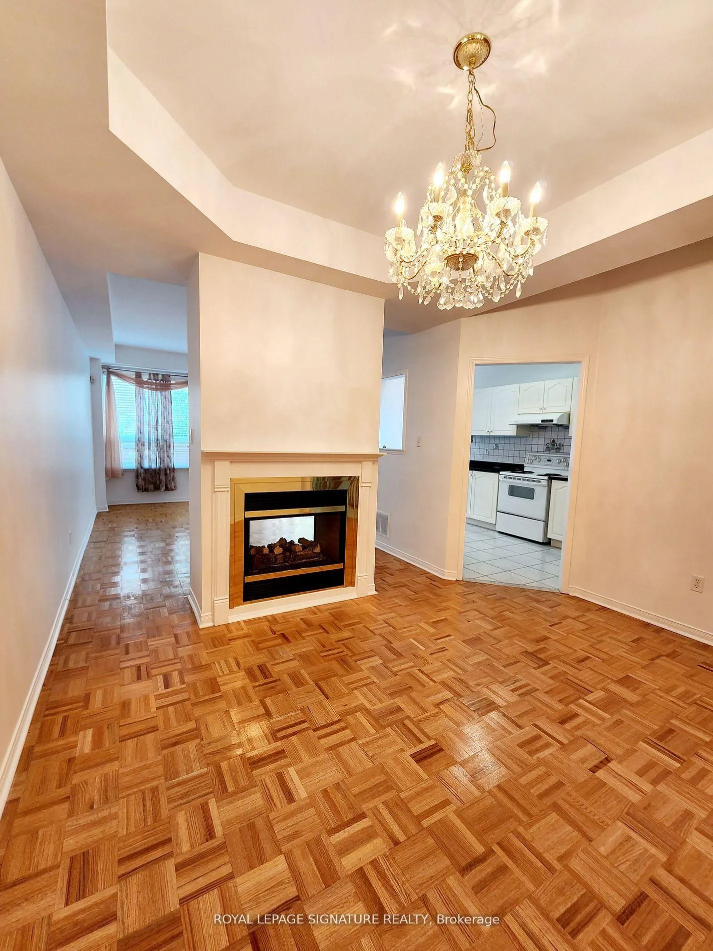Photo 7 of 115 Blue Willow Drive, Vaughan, East Woodbridge — HOMEH