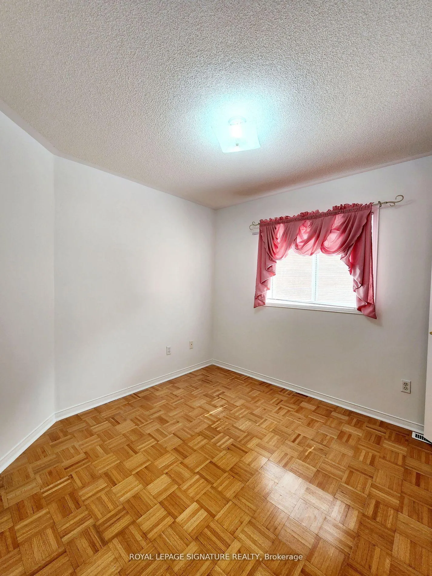 Photo 24 of 115 Blue Willow Drive, Vaughan, East Woodbridge — HOMEH