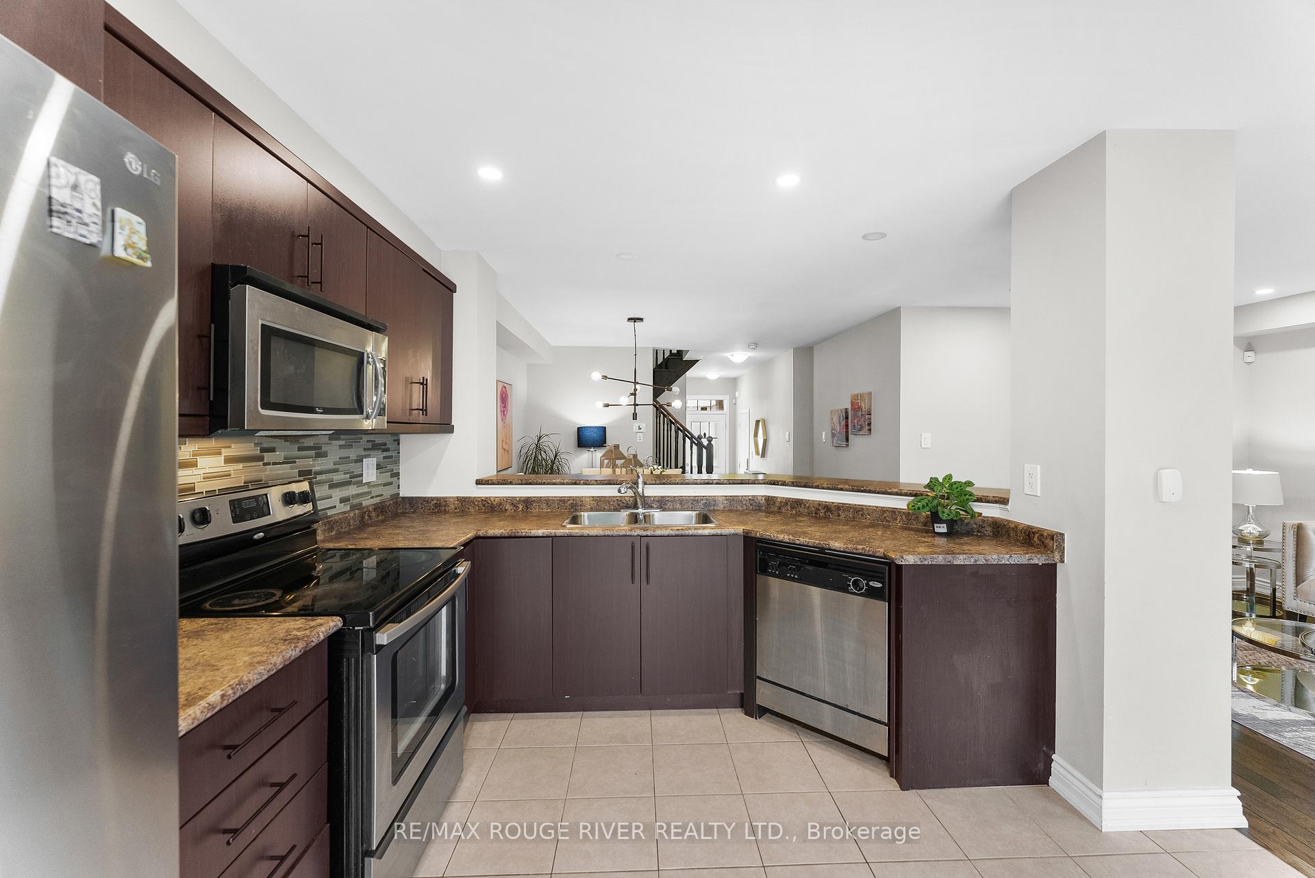 Photo 8 of 1852 Liatris Drive, Pickering, Duffin Heights — HOMEH
