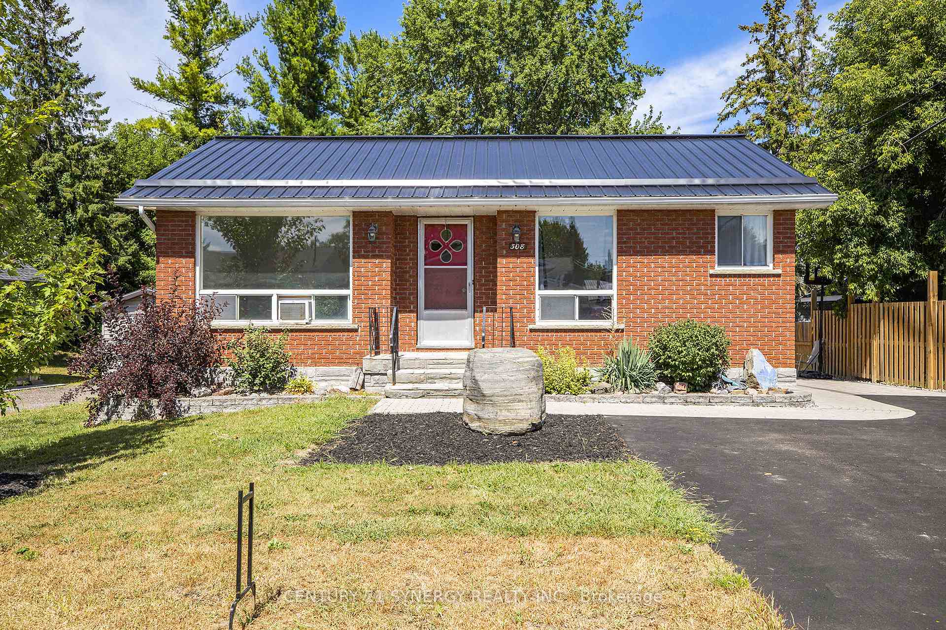Photo 2 of 308 Joffre Avenue, Renfrew — HOMEH