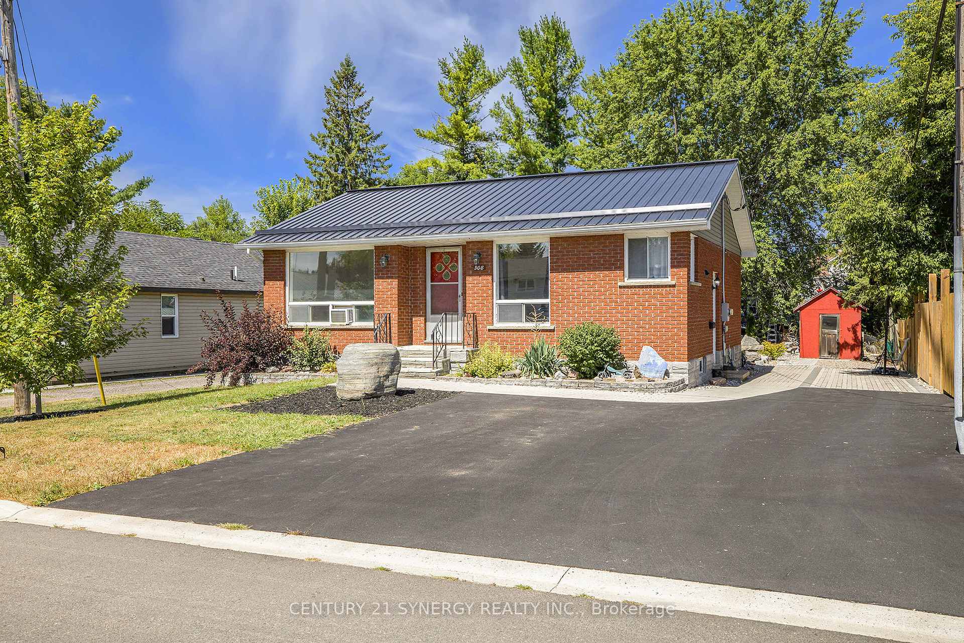 Photo 3 of 308 Joffre Avenue, Renfrew — HOMEH