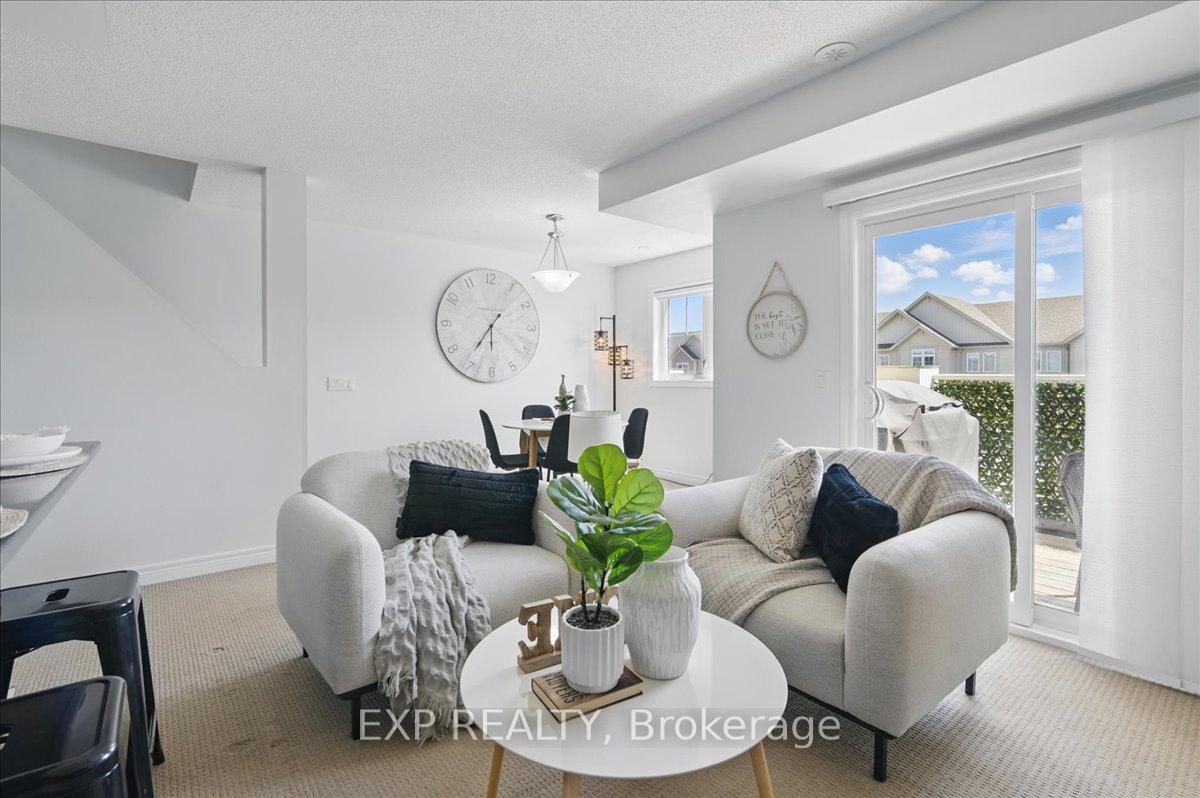 Photo 10 of 23 Great Gabe Crescent, Oshawa, Windfields — HOMEH