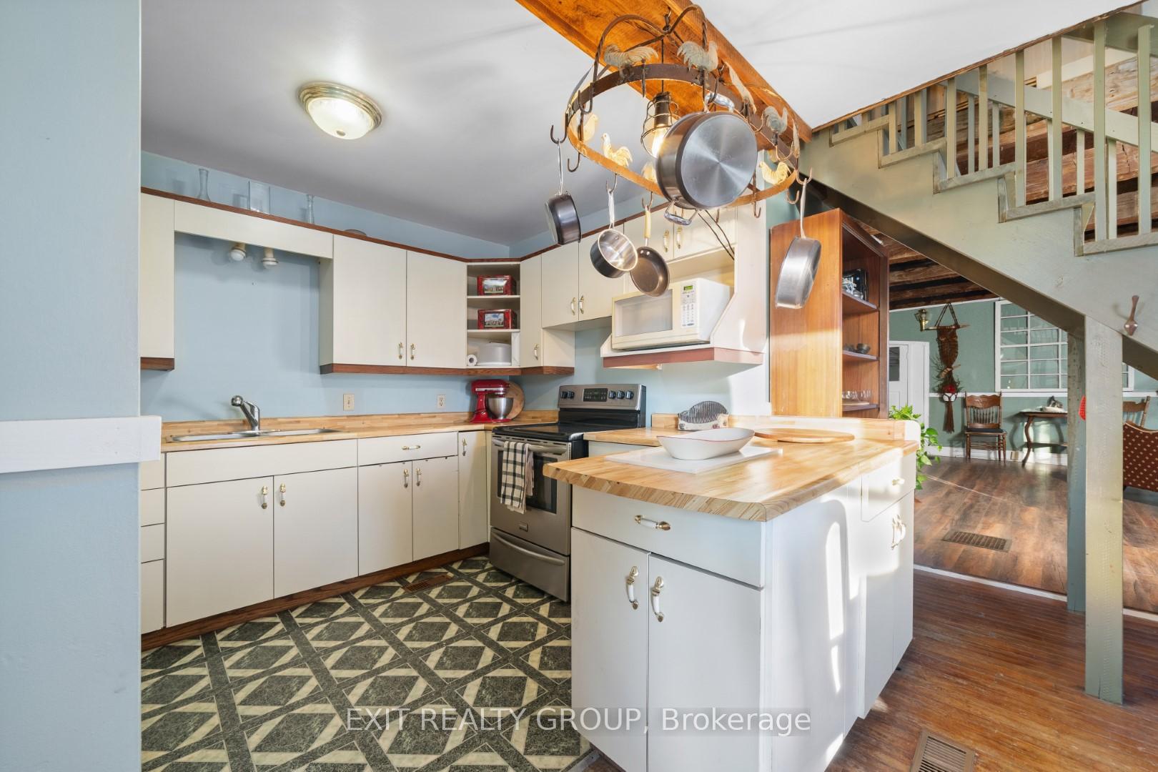 Photo 26 of 926 Grills Road, Quinte West, Sidney Ward — HOMEH