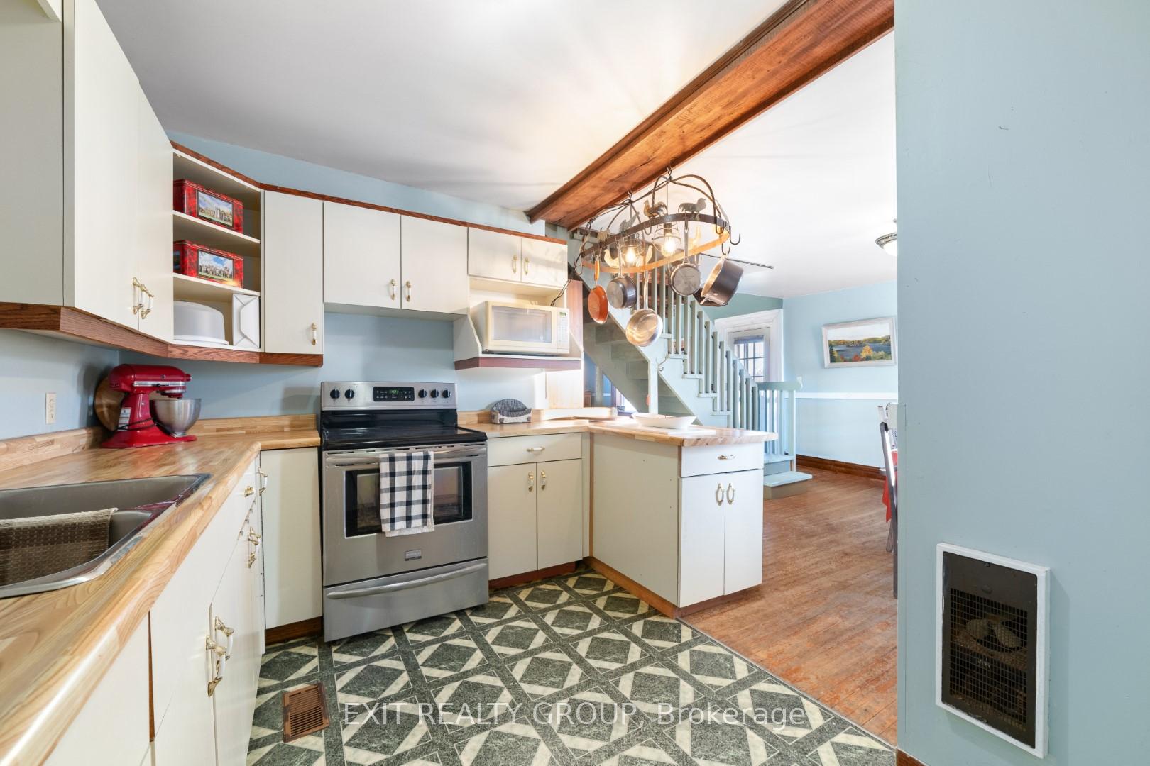 Photo 28 of 926 Grills Road, Quinte West, Sidney Ward — HOMEH