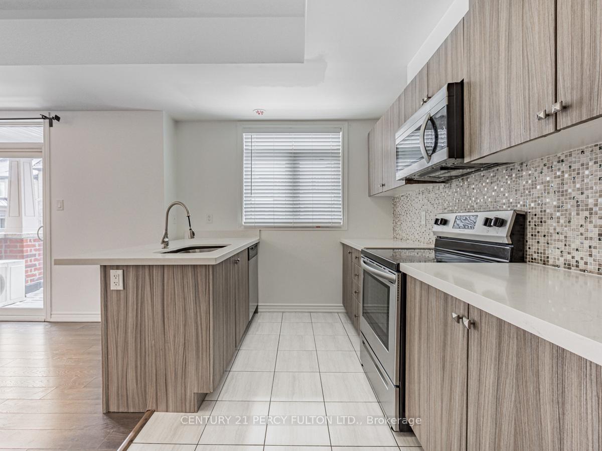 Photo 8 of Unit 100, 2423 Nantucket Chase, Pickering, Duffin Heights — HOMEH