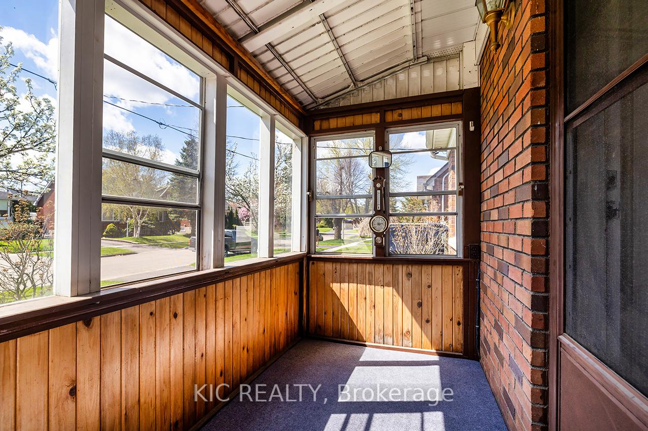 Photo 4 of 157 Warren Avenue, Oshawa, McLaughlin — HOMEH