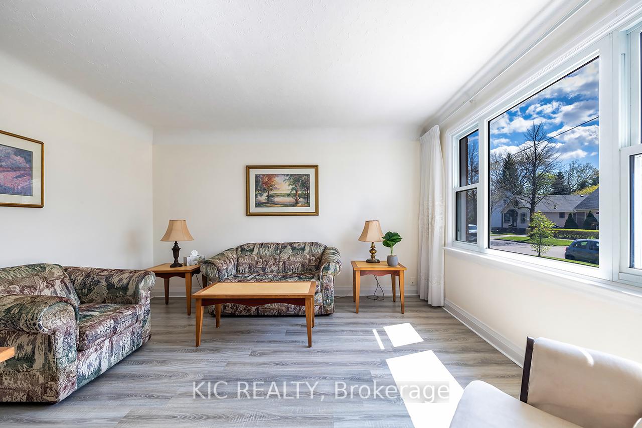 Photo 5 of 157 Warren Avenue, Oshawa, McLaughlin — HOMEH