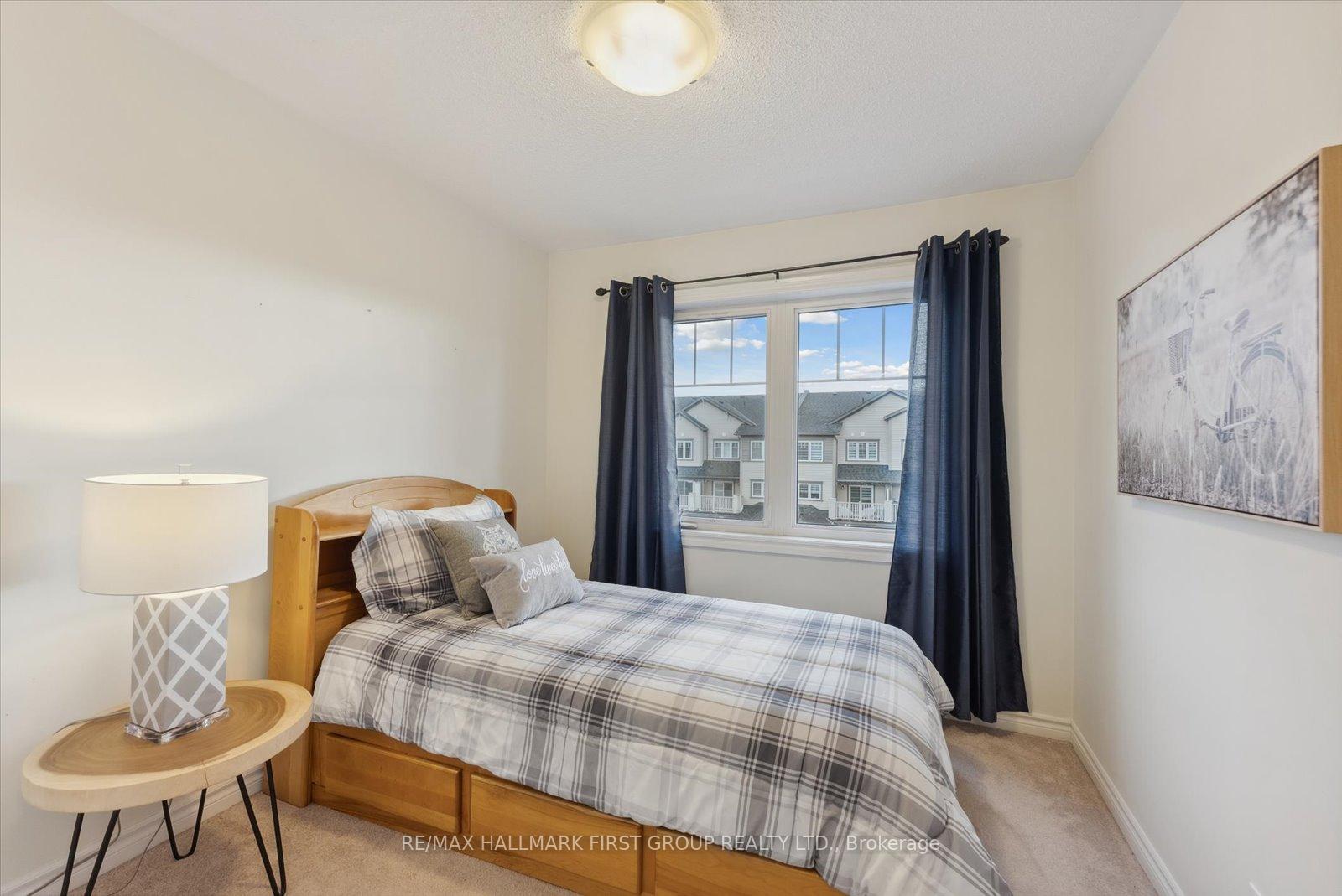 Photo 13 of 33 Nearco Crescent, Oshawa, Windfields — HOMEH