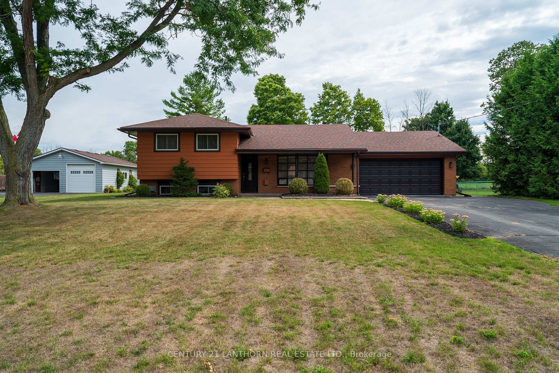 Photo 1 of 308 Catalina Drive, Quinte West, Sidney Ward — HOMEH