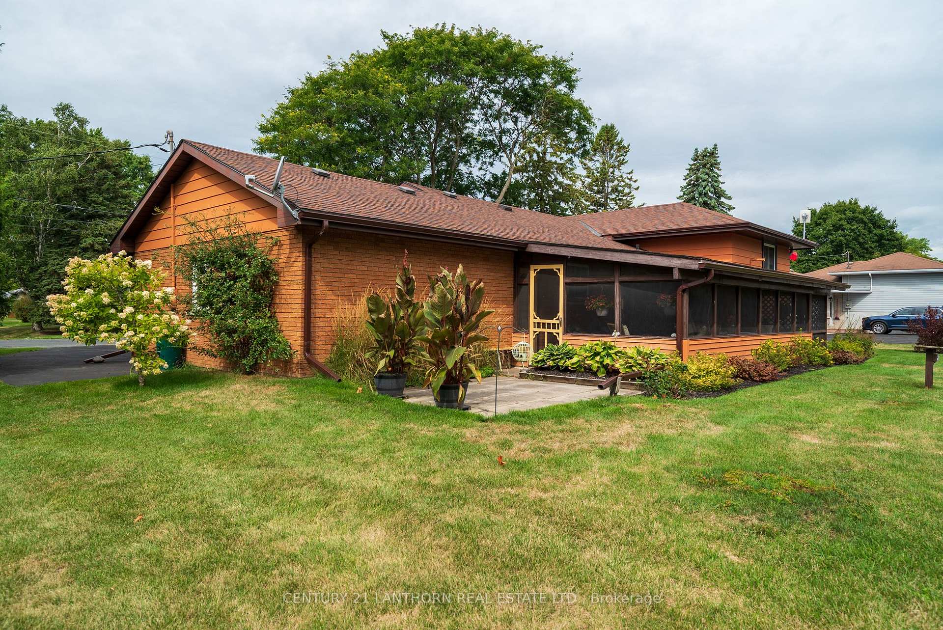 Photo 3 of 308 Catalina Drive, Quinte West, Sidney Ward — HOMEH