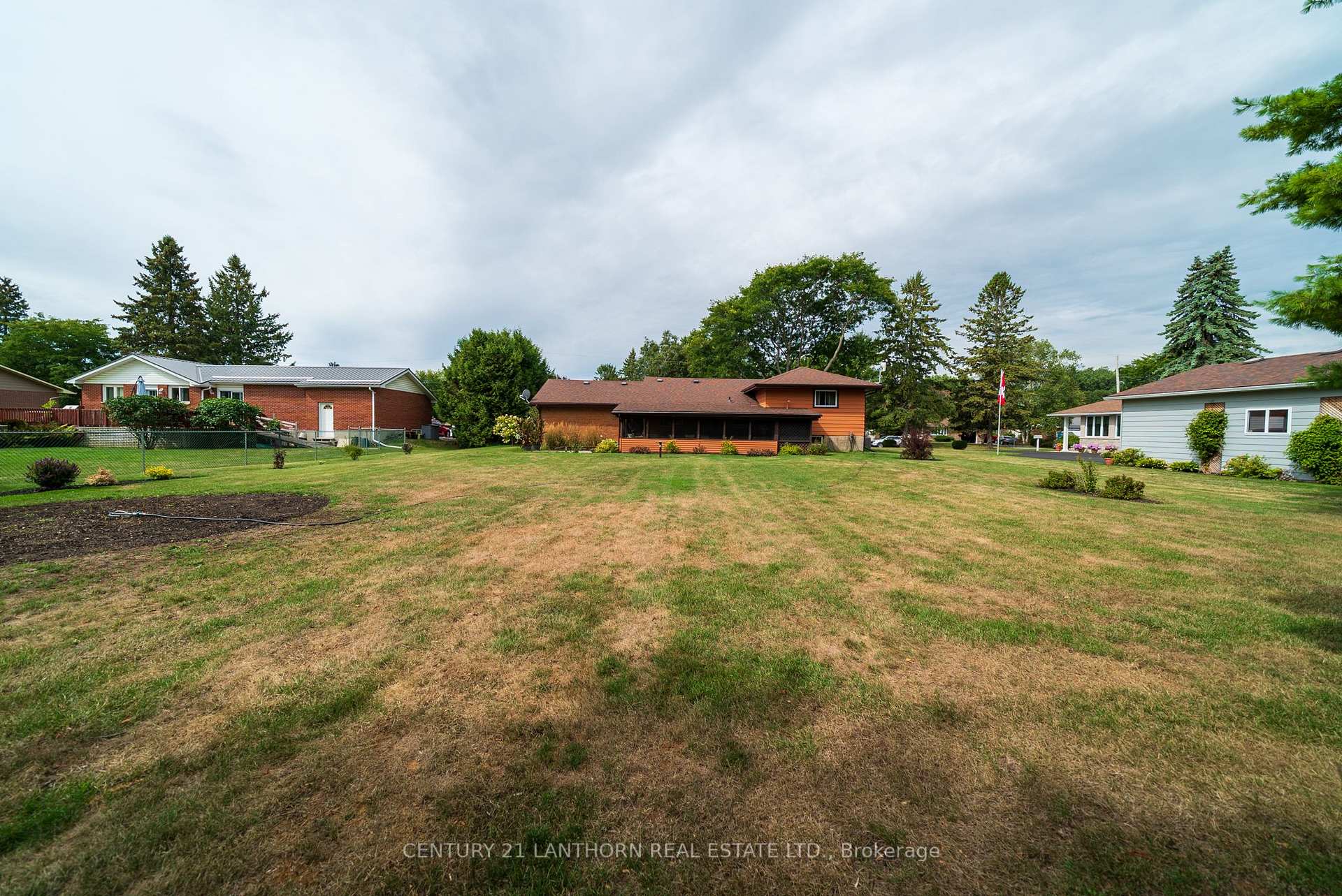 Photo 4 of 308 Catalina Drive, Quinte West, Sidney Ward — HOMEH