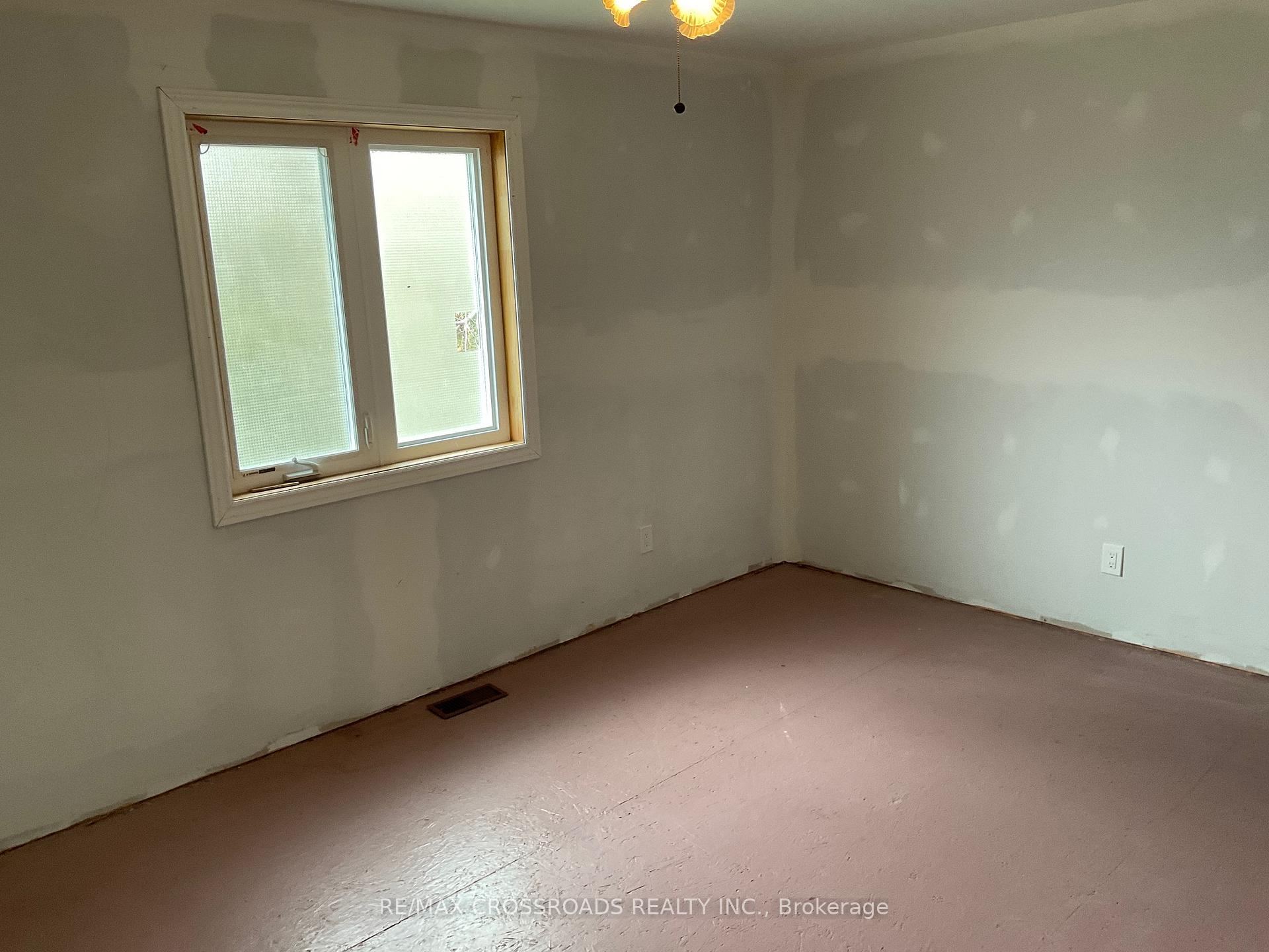 Photo 4 of 239 Davidson Street, Pickering, Rural Pickering — HOMEH