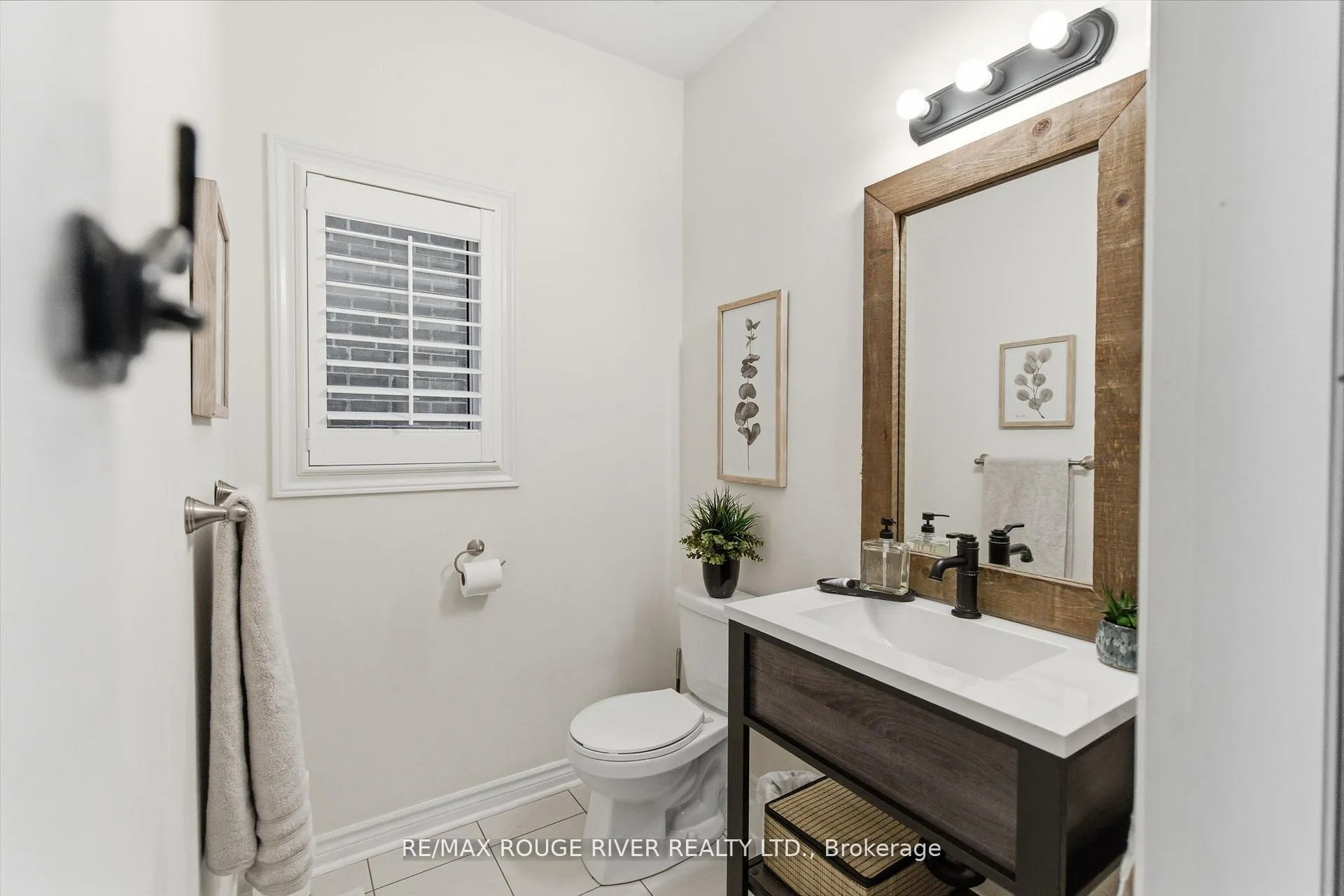 Photo 4 of 50 Cale Avenue, Clarington, Courtice — HOMEH