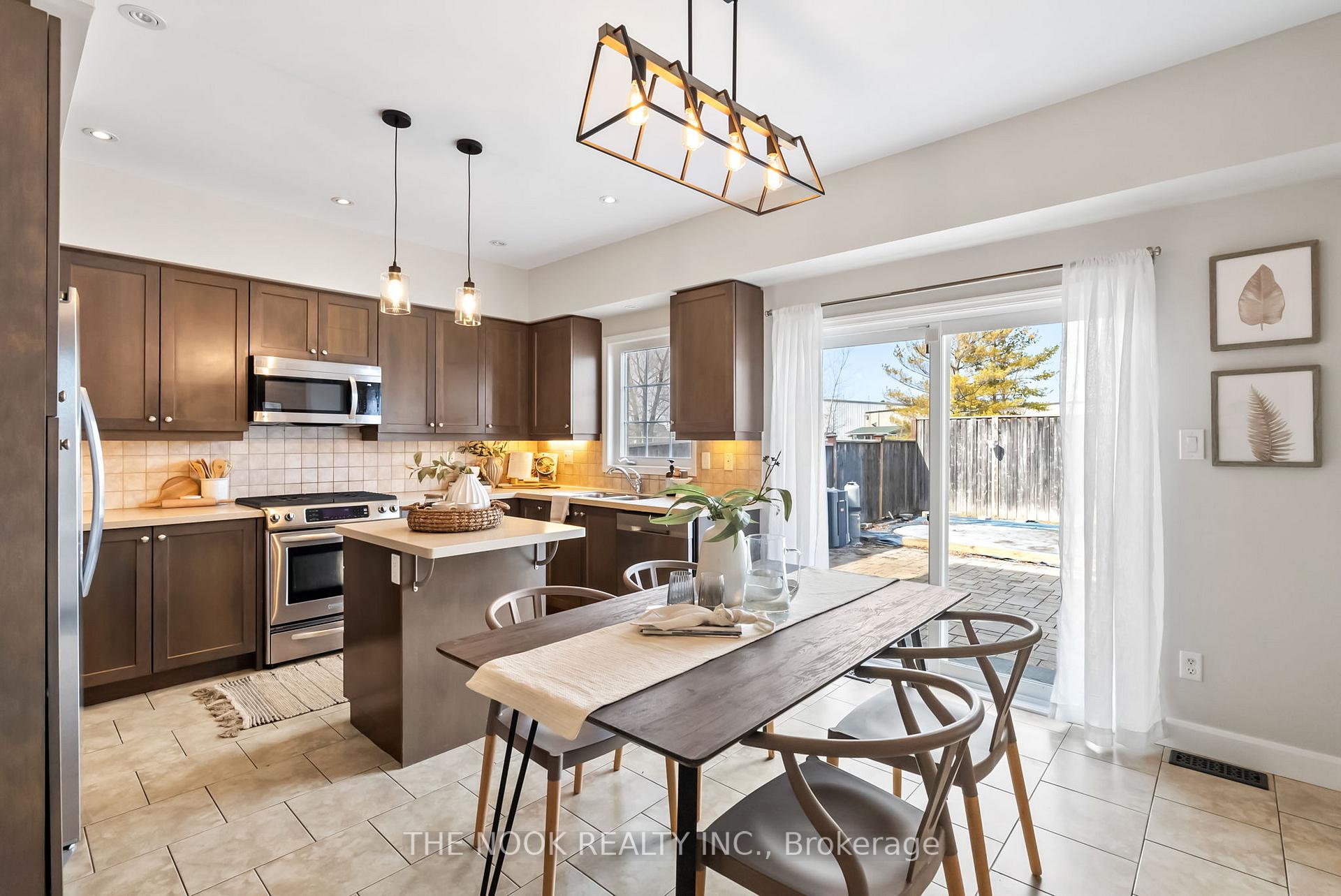 Photo 10 of 586 Fairglen Avenue, Oshawa, Northglen — HOMEH