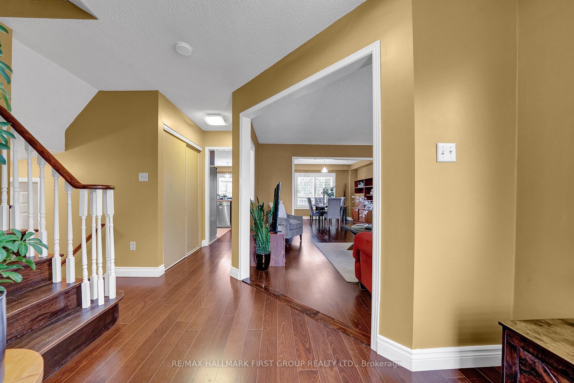 Photo 3 of 2042 Blue Ridge Crescent, Pickering, Brock Ridge — HOMEH