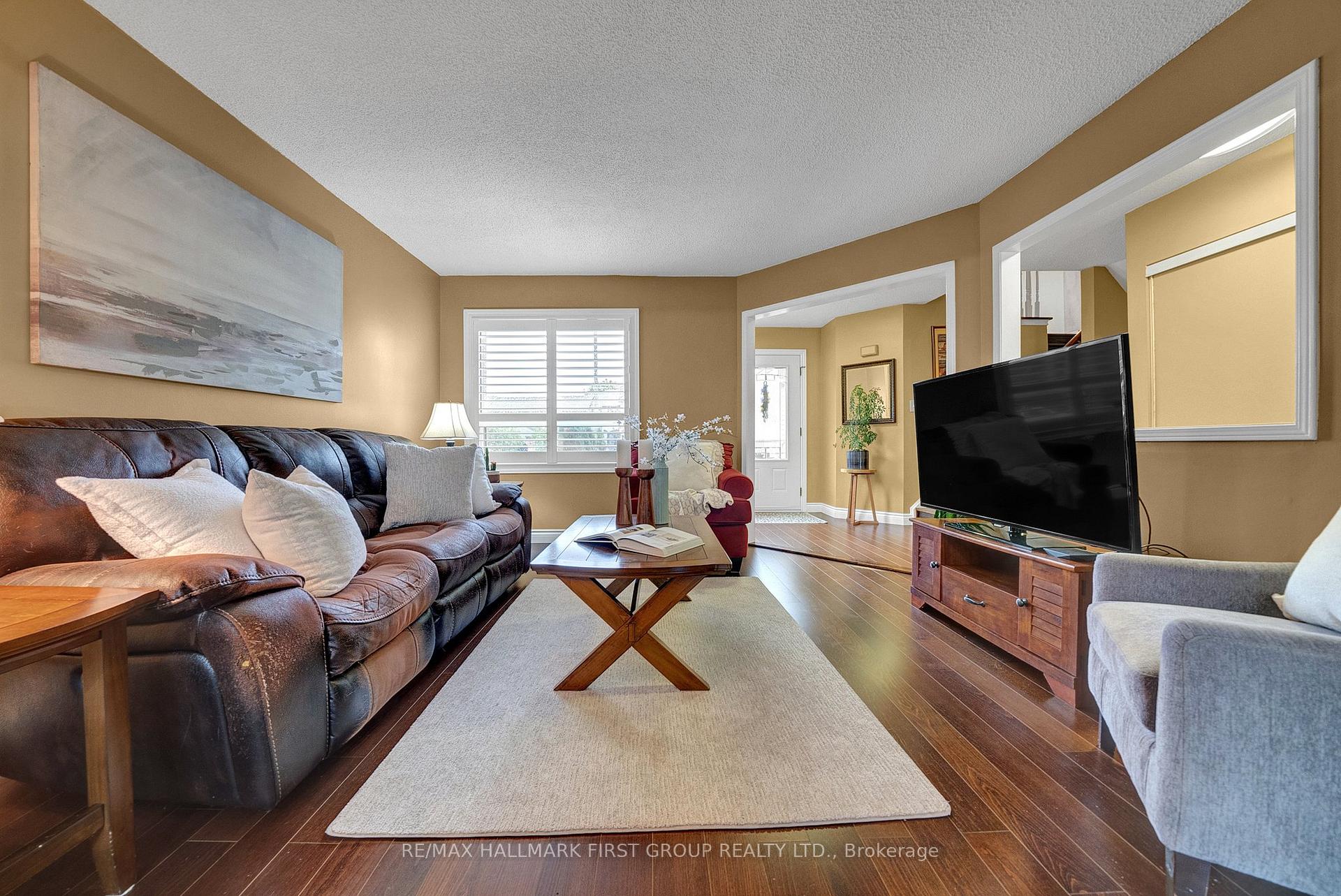 Photo 4 of 2042 Blue Ridge Crescent, Pickering, Brock Ridge — HOMEH