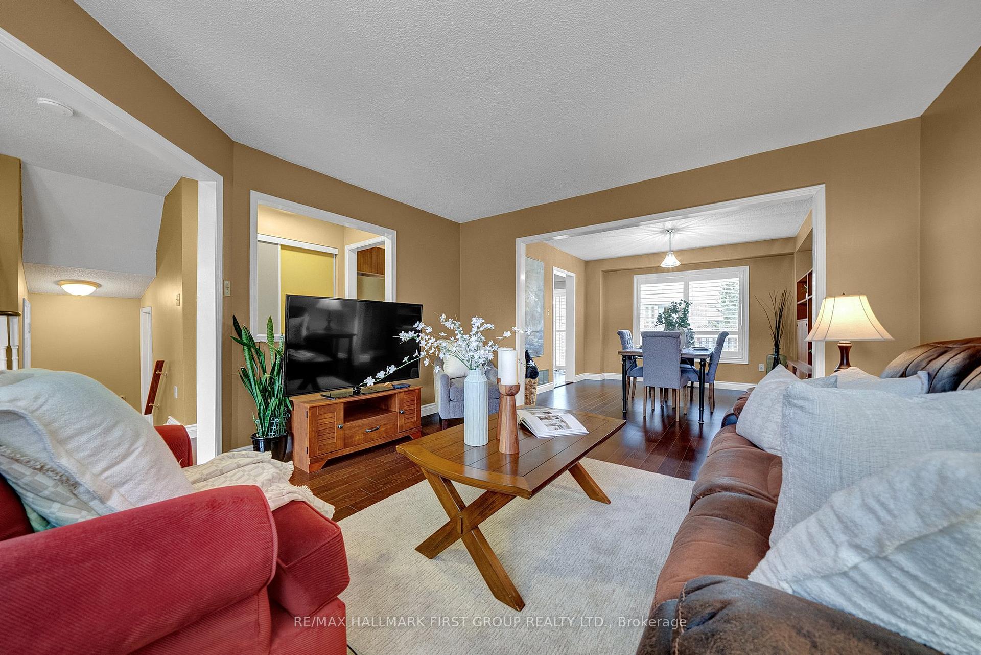 Photo 5 of 2042 Blue Ridge Crescent, Pickering, Brock Ridge — HOMEH