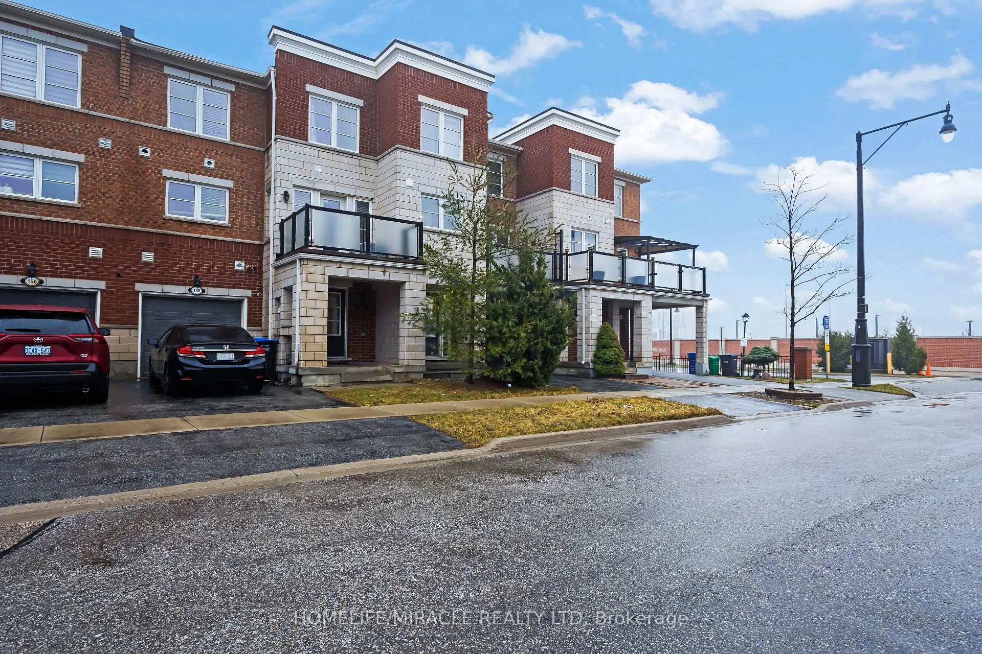 Photo 3 of 160 Baycliffe Crescent, Brampton, Northwest Brampton — HOMEH