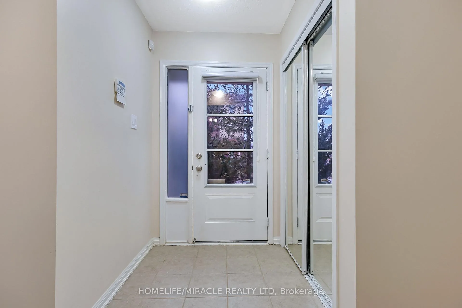 Photo 6 of 160 Baycliffe Crescent, Brampton, Northwest Brampton — HOMEH
