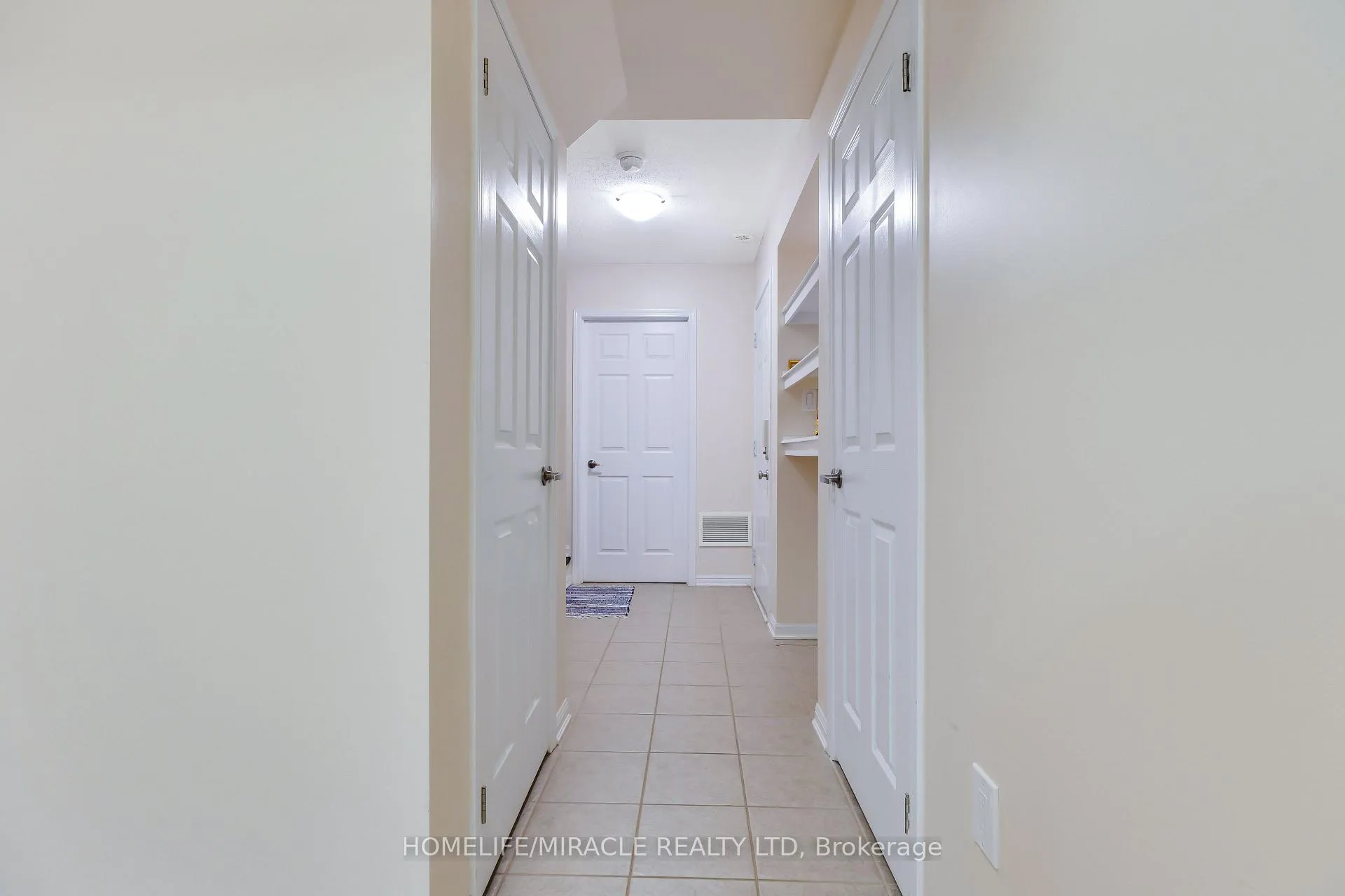 Photo 8 of 160 Baycliffe Crescent, Brampton, Northwest Brampton — HOMEH