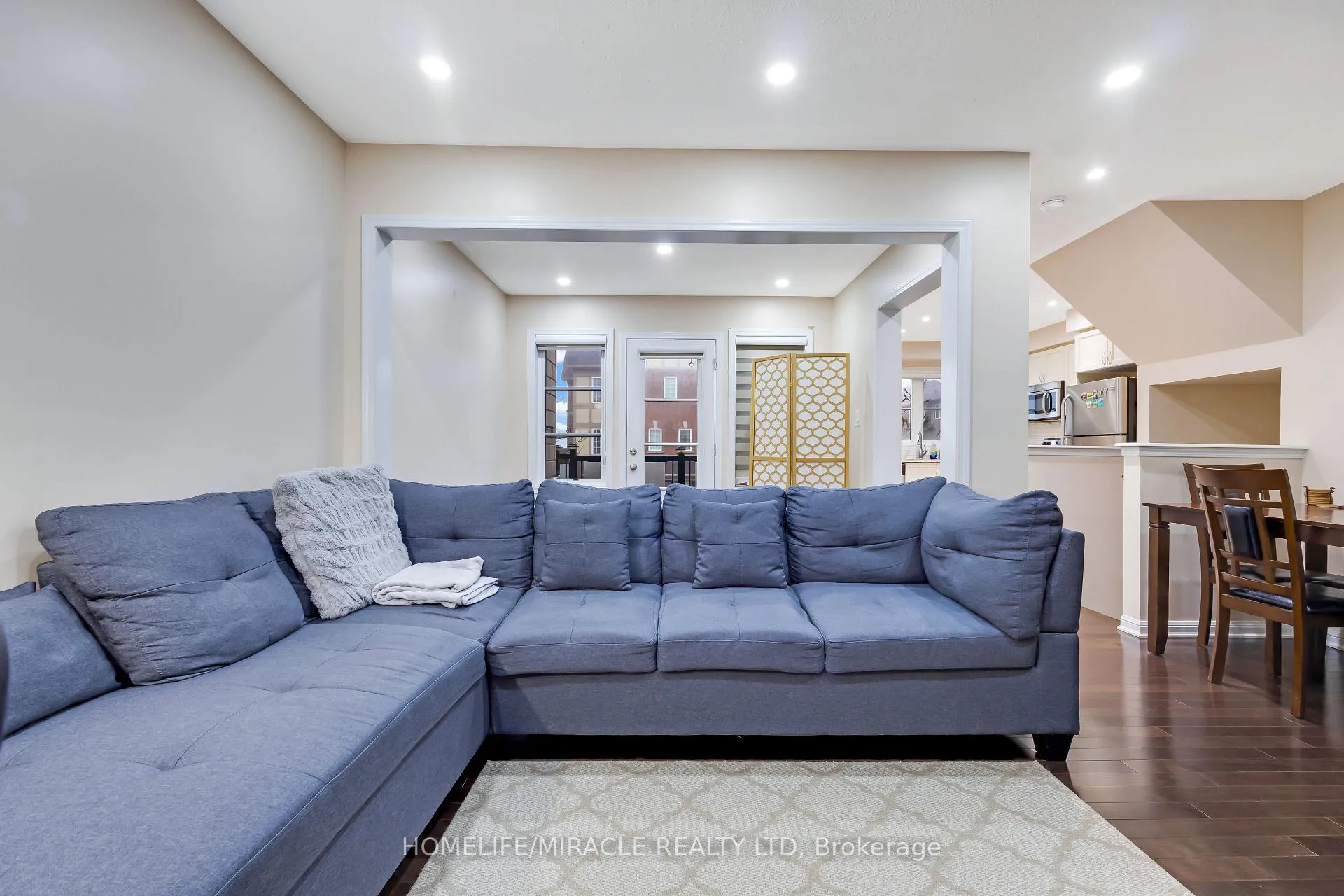 Photo 10 of 160 Baycliffe Crescent, Brampton, Northwest Brampton — HOMEH