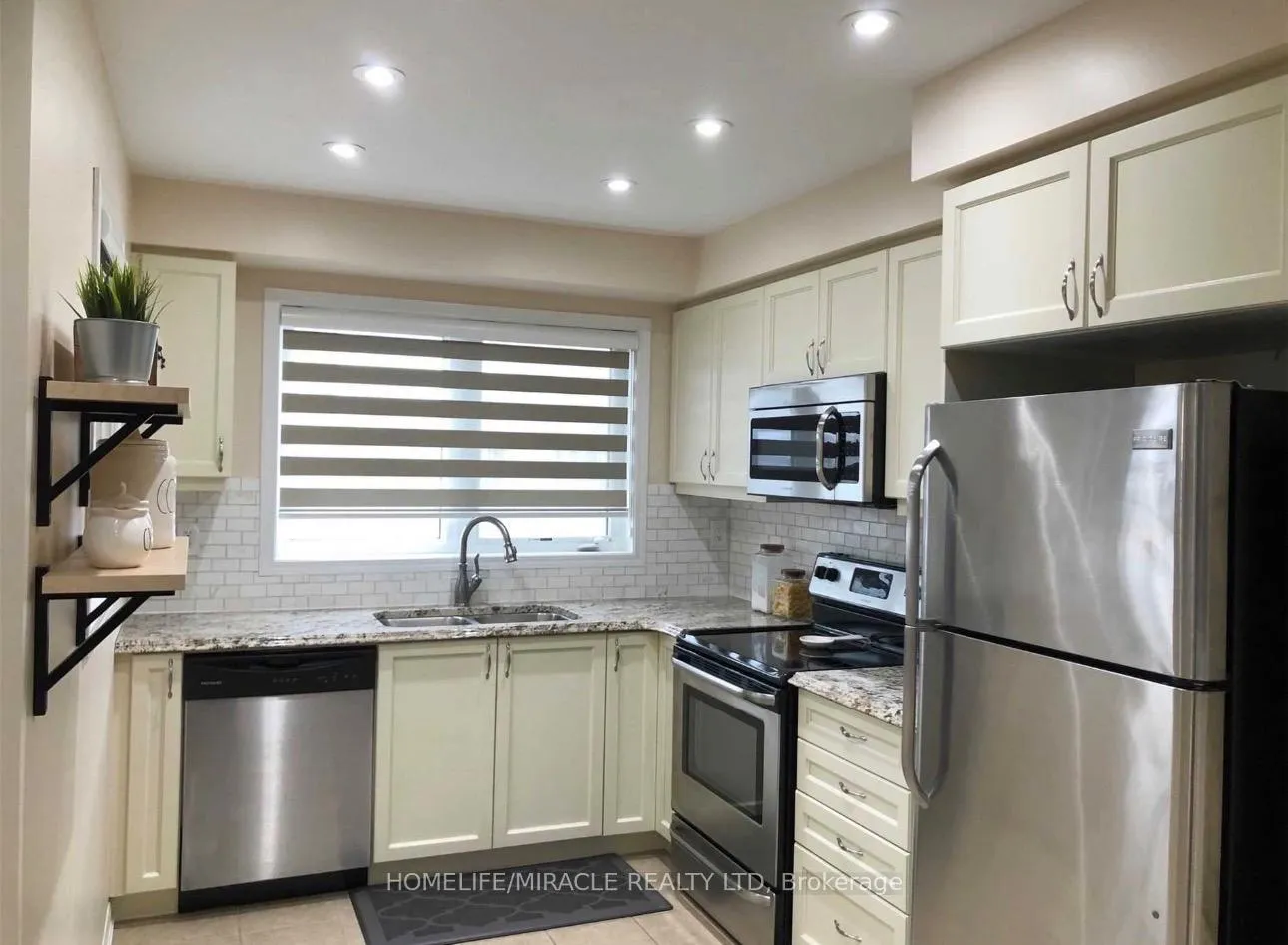 Photo 17 of 160 Baycliffe Crescent, Brampton, Northwest Brampton — HOMEH