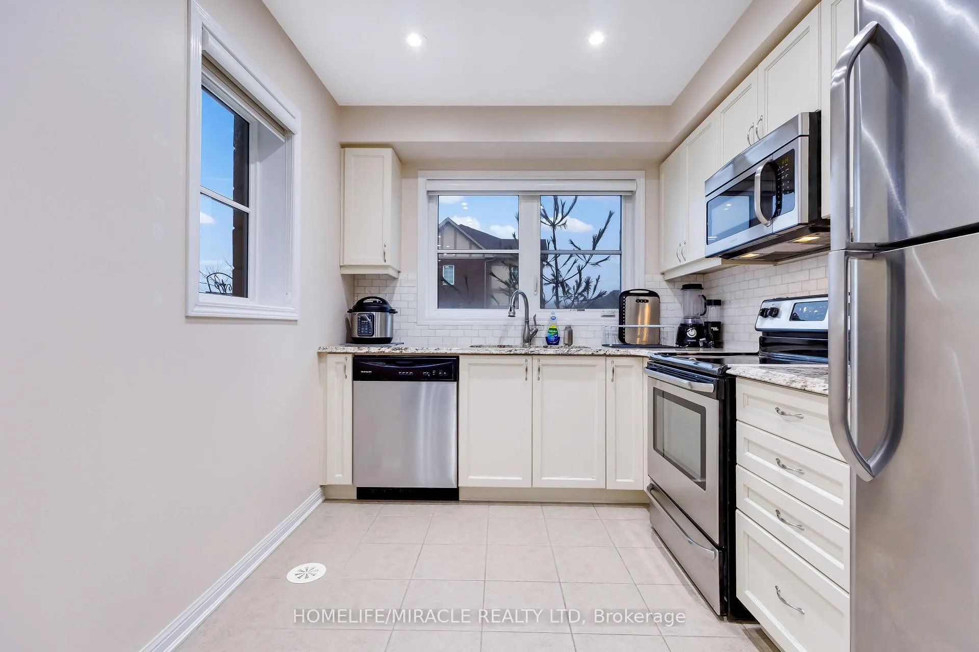 Photo 19 of 160 Baycliffe Crescent, Brampton, Northwest Brampton — HOMEH
