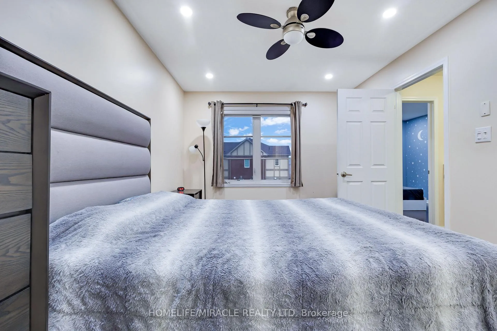 Photo 31 of 160 Baycliffe Crescent, Brampton, Northwest Brampton — HOMEH