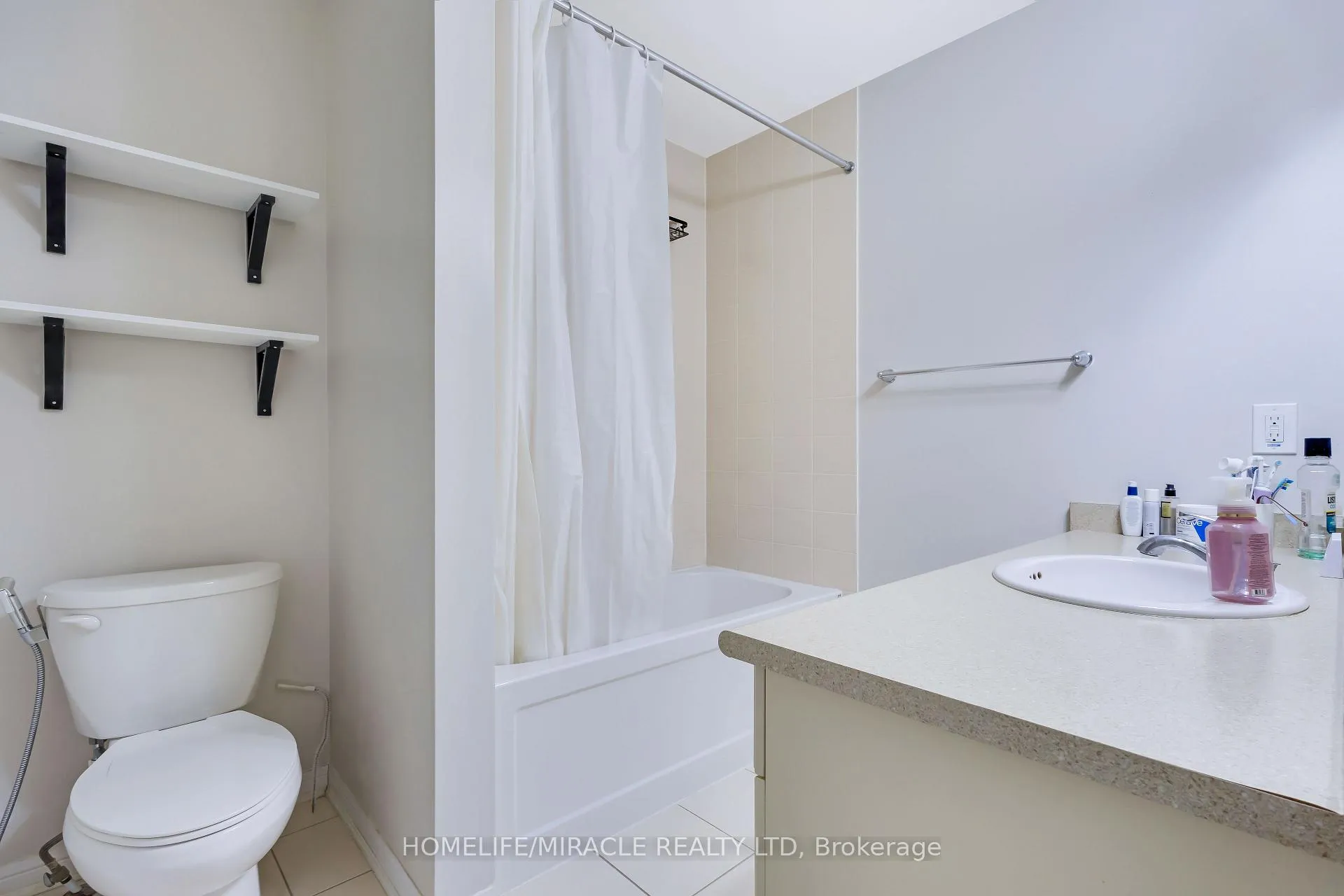 Photo 34 of 160 Baycliffe Crescent, Brampton, Northwest Brampton — HOMEH