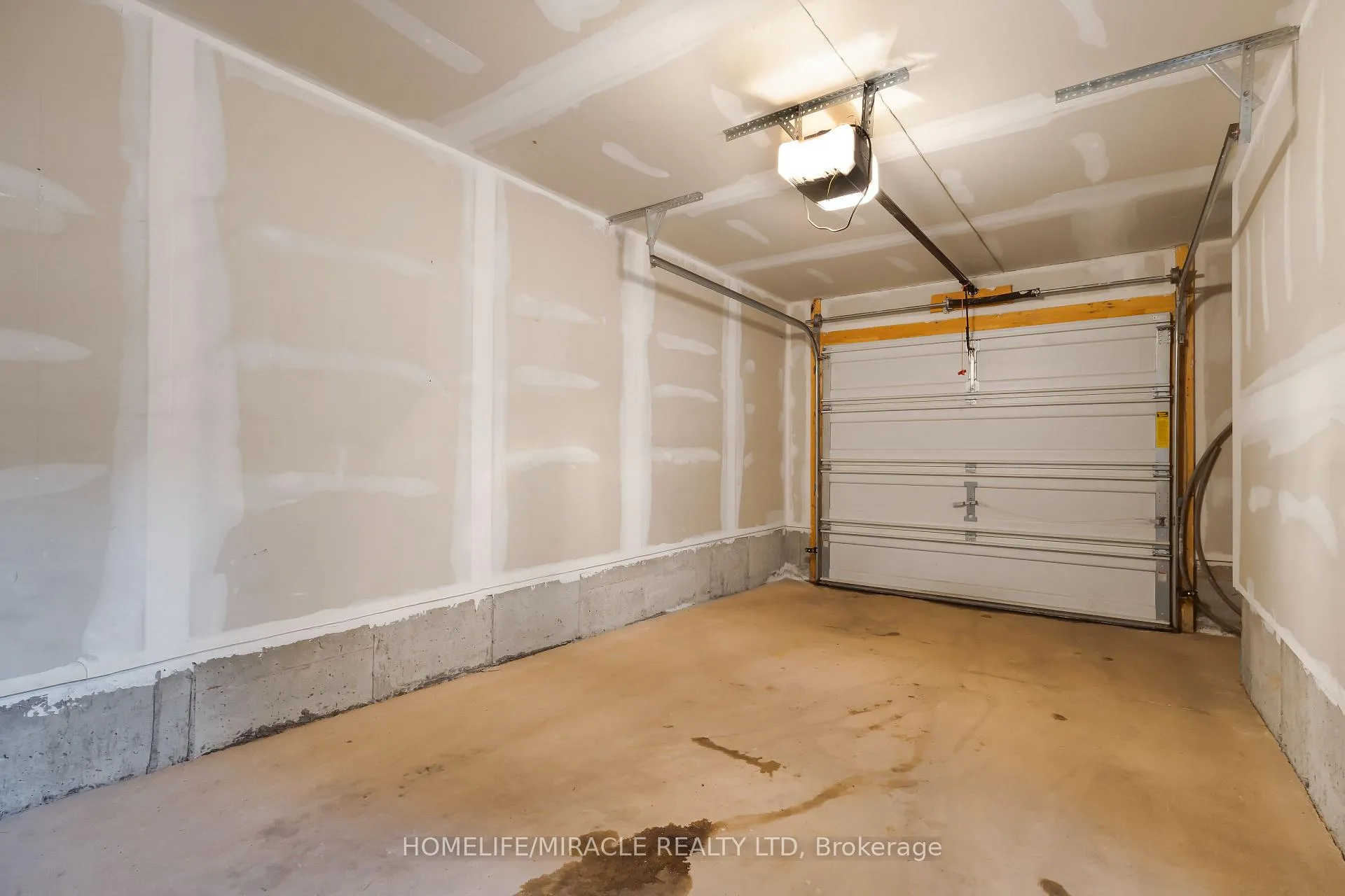Photo 39 of 160 Baycliffe Crescent, Brampton, Northwest Brampton — HOMEH