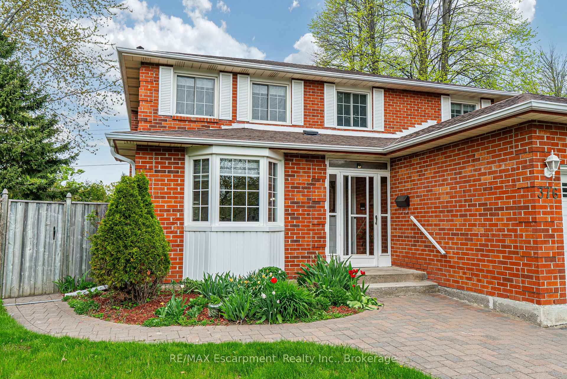 Photo 4 of 376 Ellesmere Court, Oshawa, Donevan — HOMEH