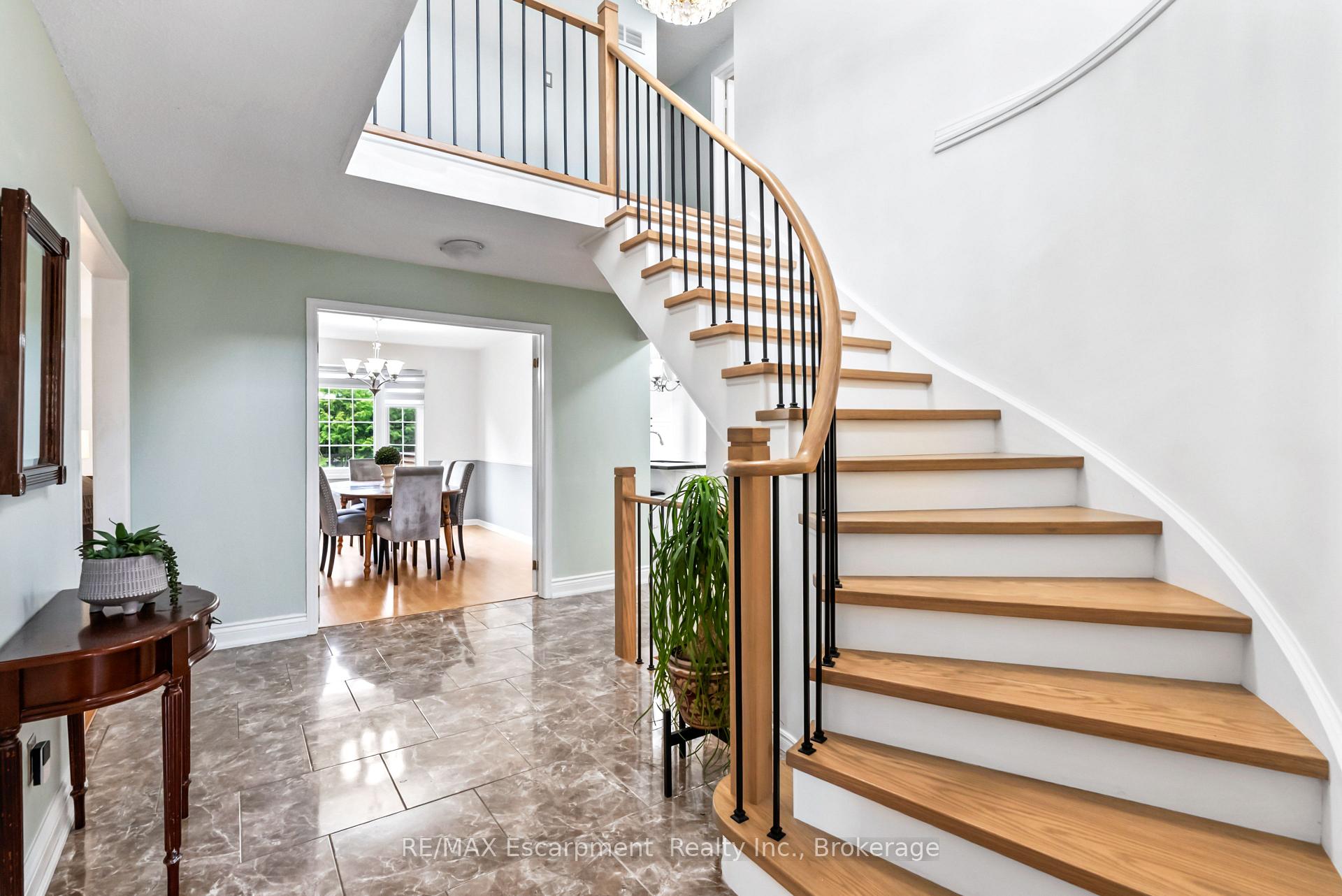 Photo 5 of 376 Ellesmere Court, Oshawa, Donevan — HOMEH
