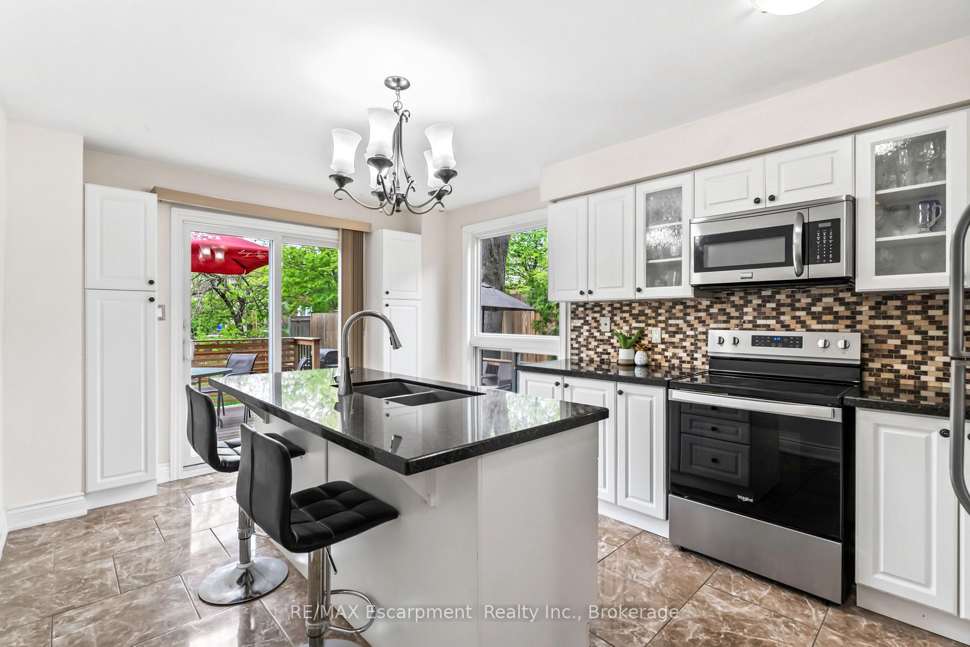 Photo 12 of 376 Ellesmere Court, Oshawa, Donevan — HOMEH
