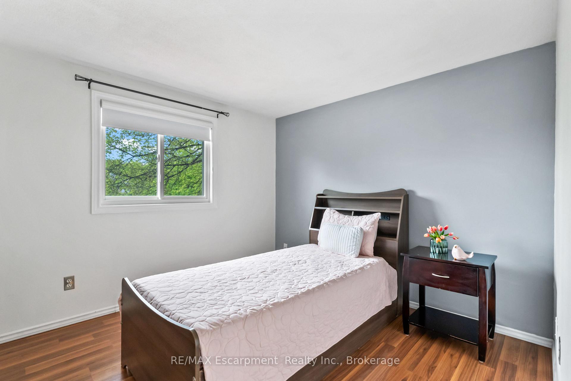 Photo 16 of 376 Ellesmere Court, Oshawa, Donevan — HOMEH