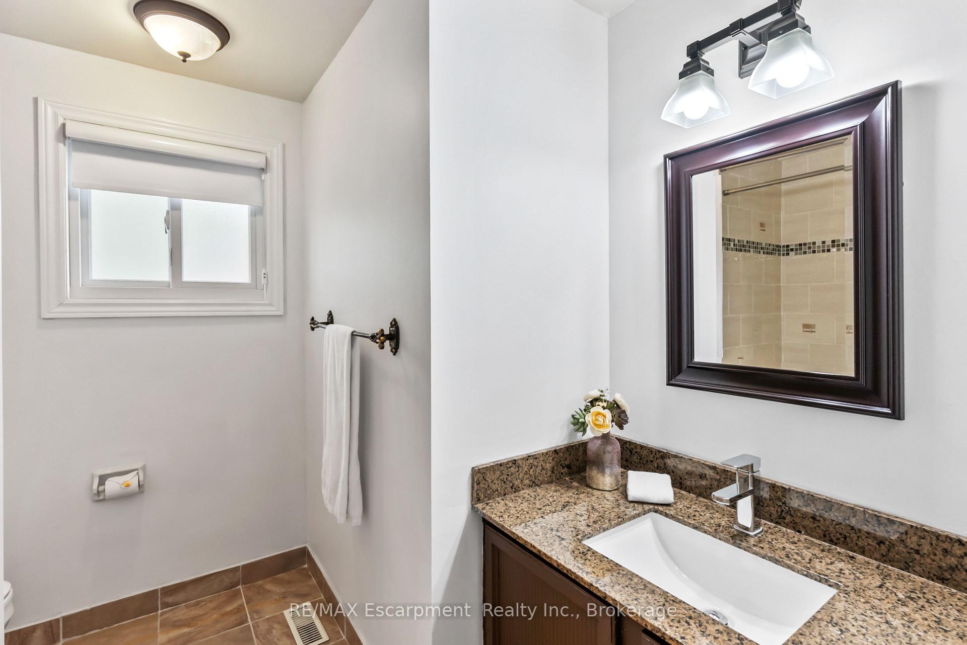 Photo 17 of 376 Ellesmere Court, Oshawa, Donevan — HOMEH