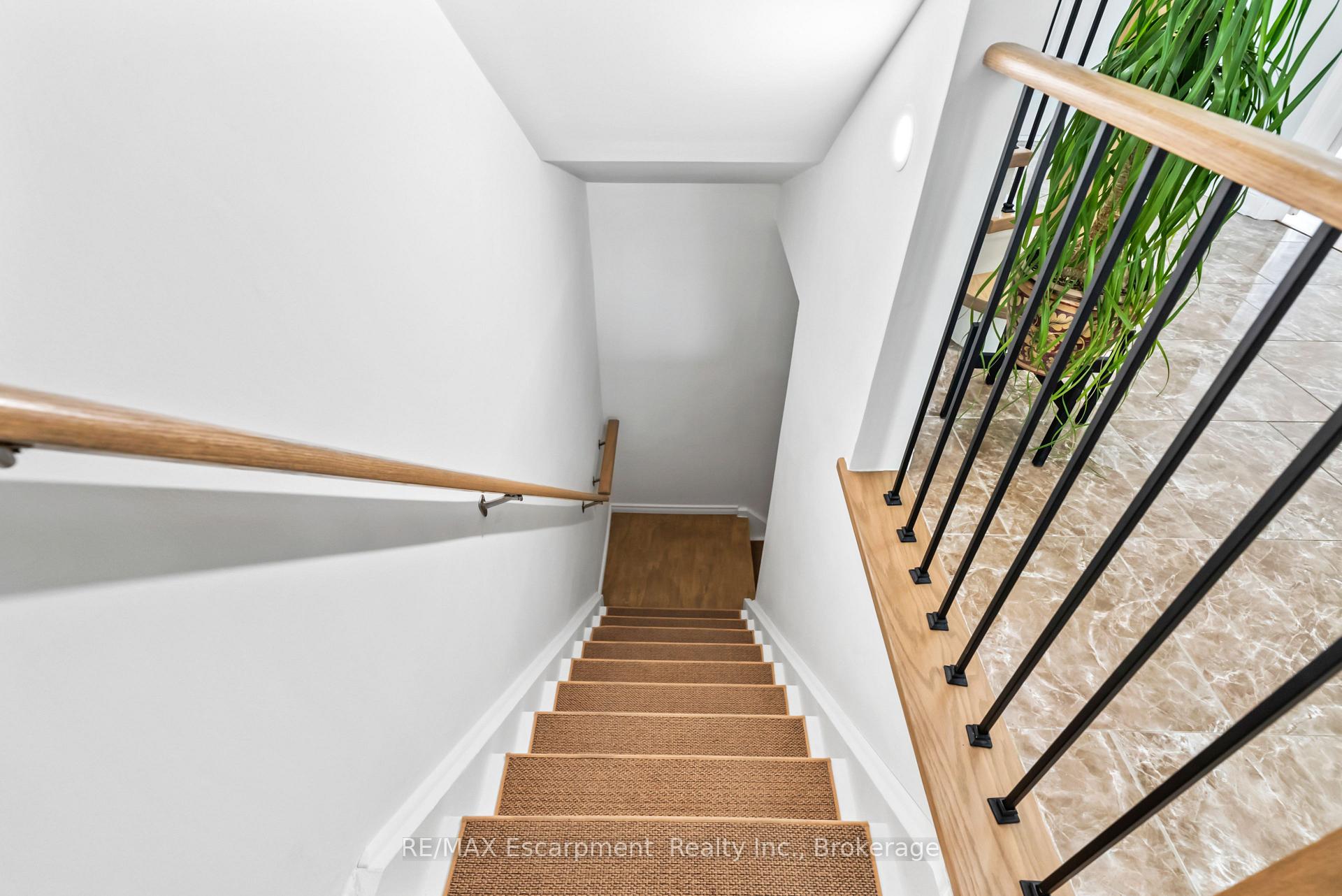 Photo 21 of 376 Ellesmere Court, Oshawa, Donevan — HOMEH
