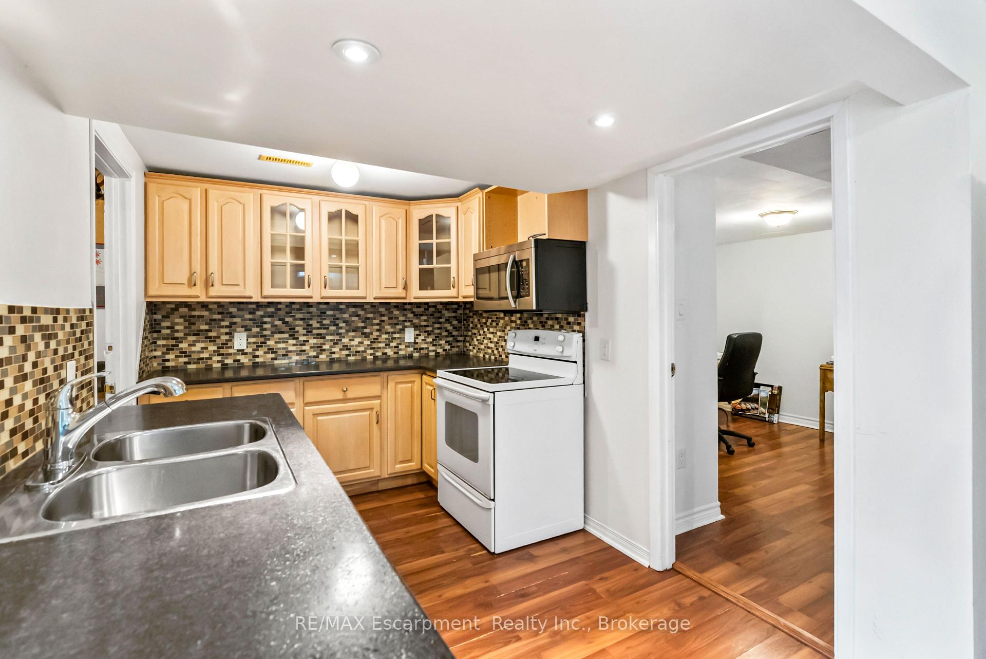 Photo 25 of 376 Ellesmere Court, Oshawa, Donevan — HOMEH