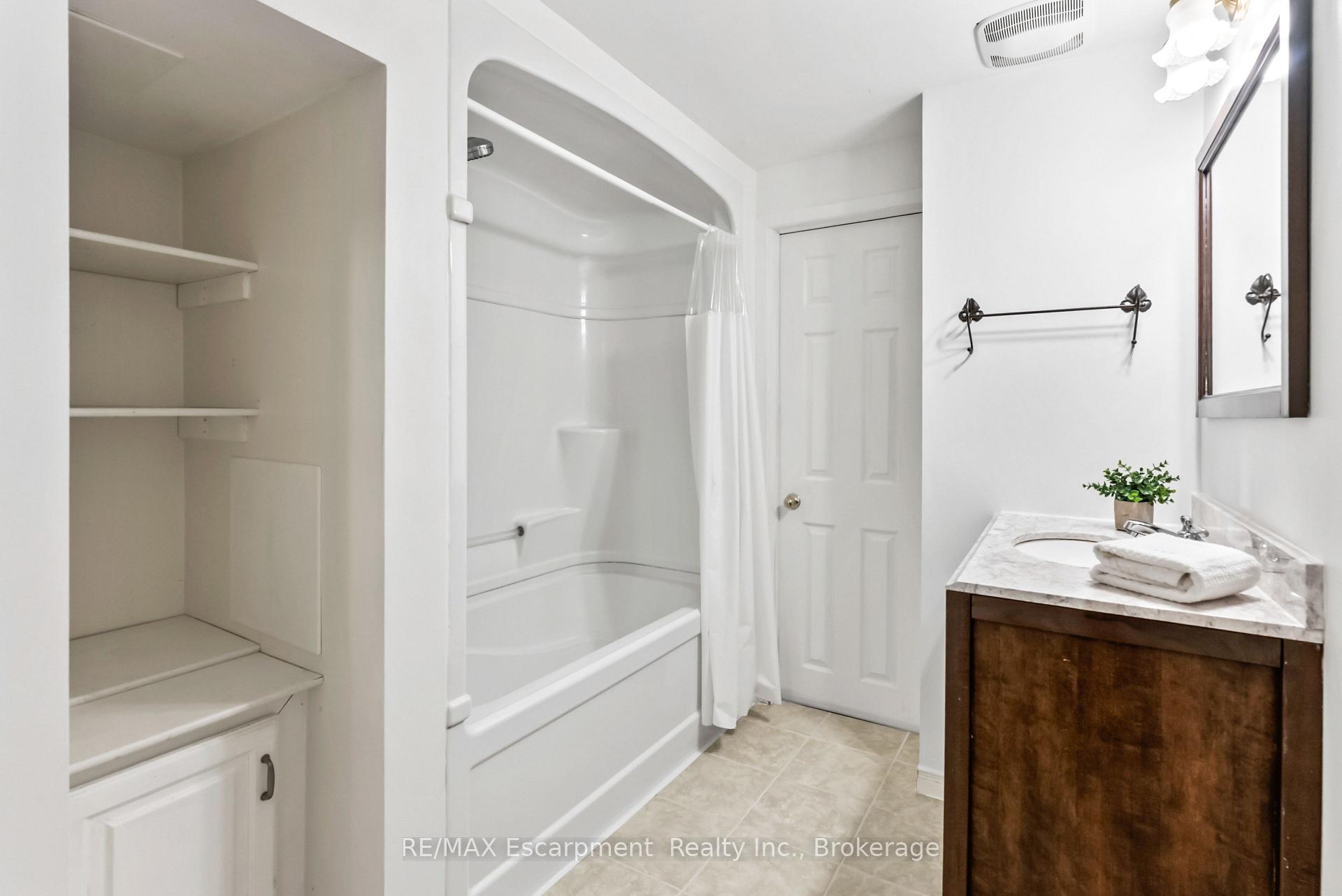 Photo 28 of 376 Ellesmere Court, Oshawa, Donevan — HOMEH