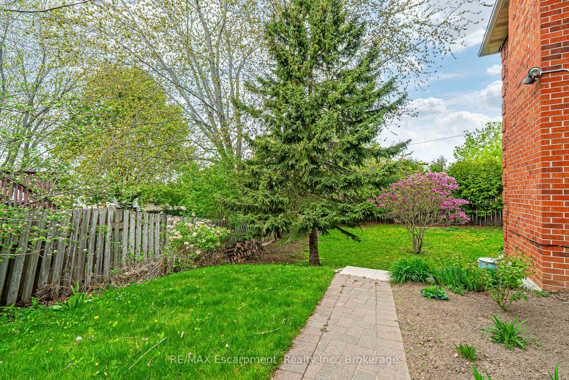 Photo 29 of 376 Ellesmere Court, Oshawa, Donevan — HOMEH