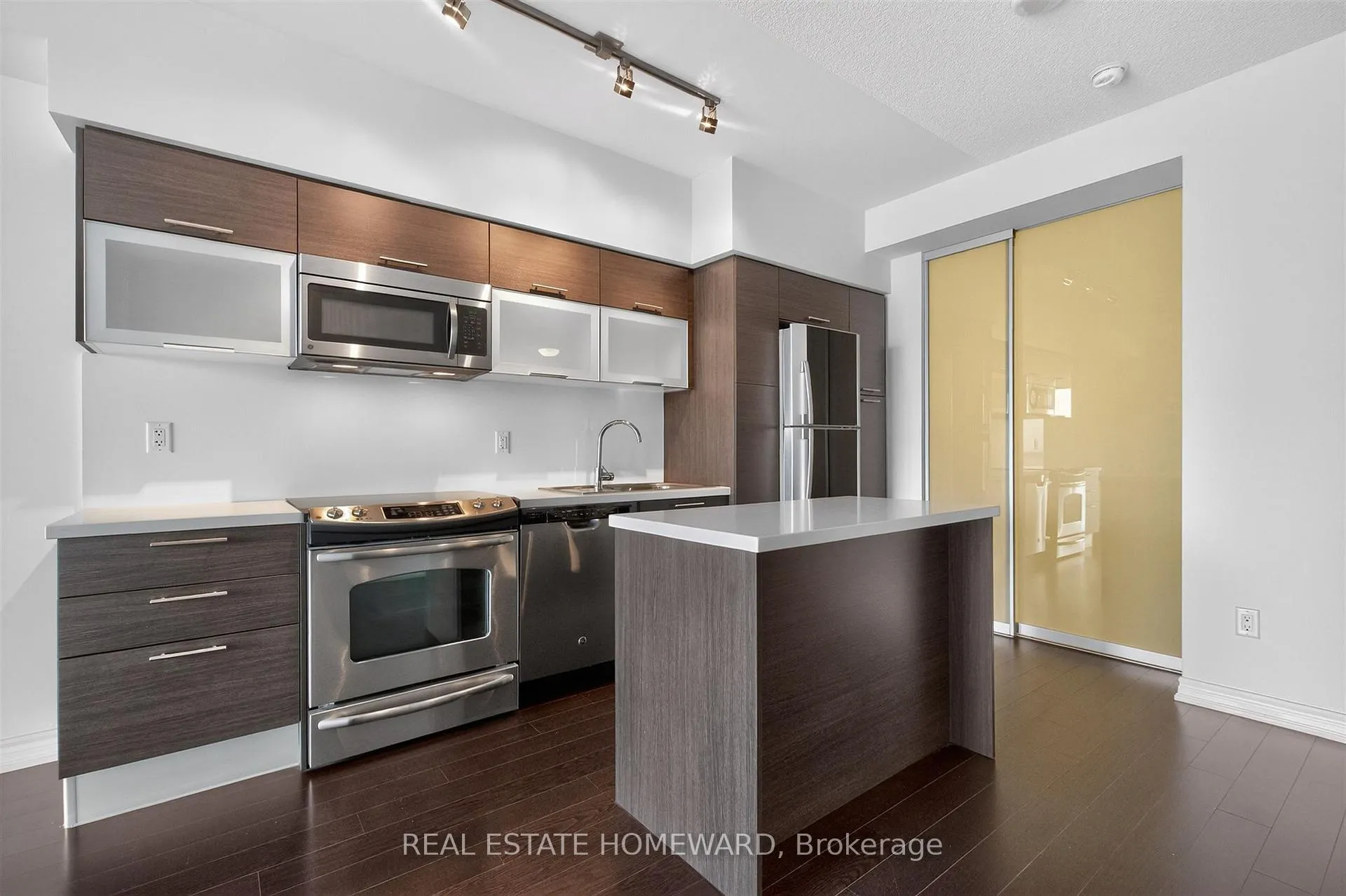 Photo 3 of Unit 5208, 386 Yonge Street, Toronto, Bay Street Corridor — HOMEH