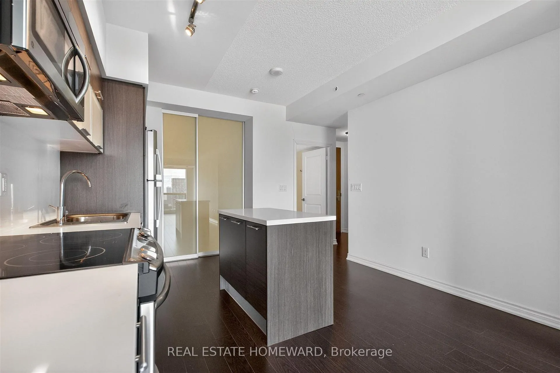 Photo 4 of Unit 5208, 386 Yonge Street, Toronto, Bay Street Corridor — HOMEH