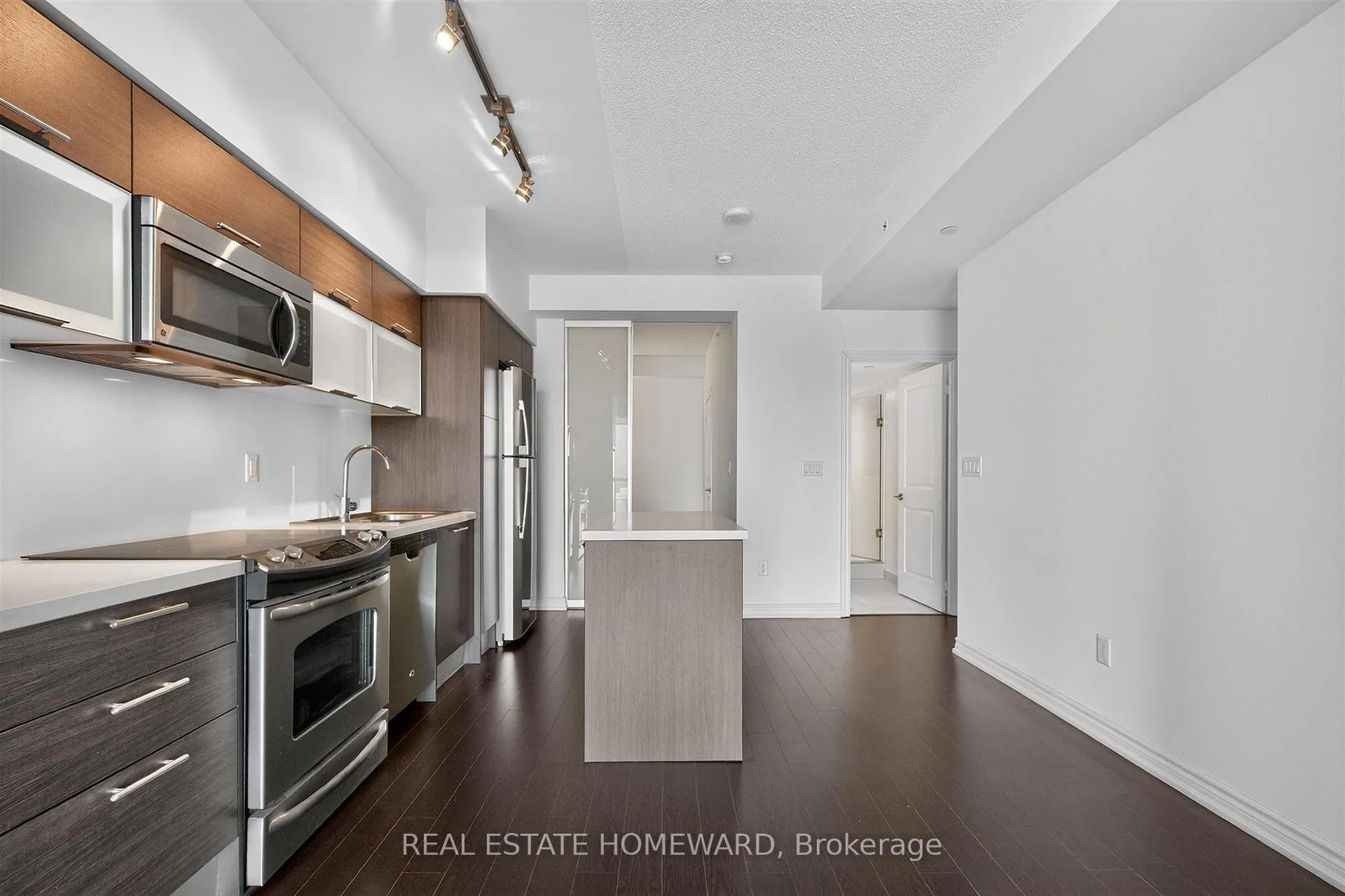Photo 5 of Unit 5208, 386 Yonge Street, Toronto, Bay Street Corridor — HOMEH