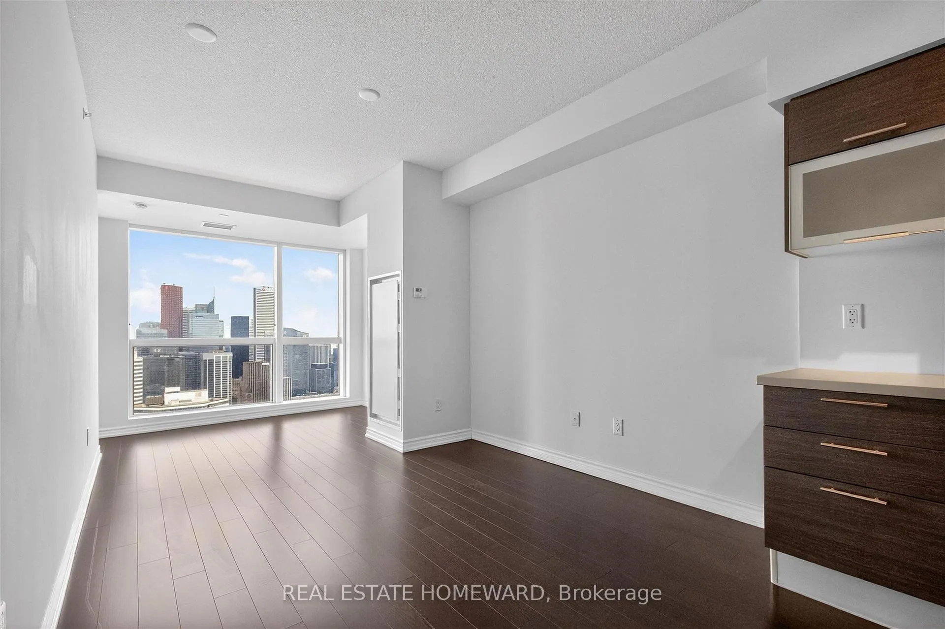 Photo 6 of Unit 5208, 386 Yonge Street, Toronto, Bay Street Corridor — HOMEH