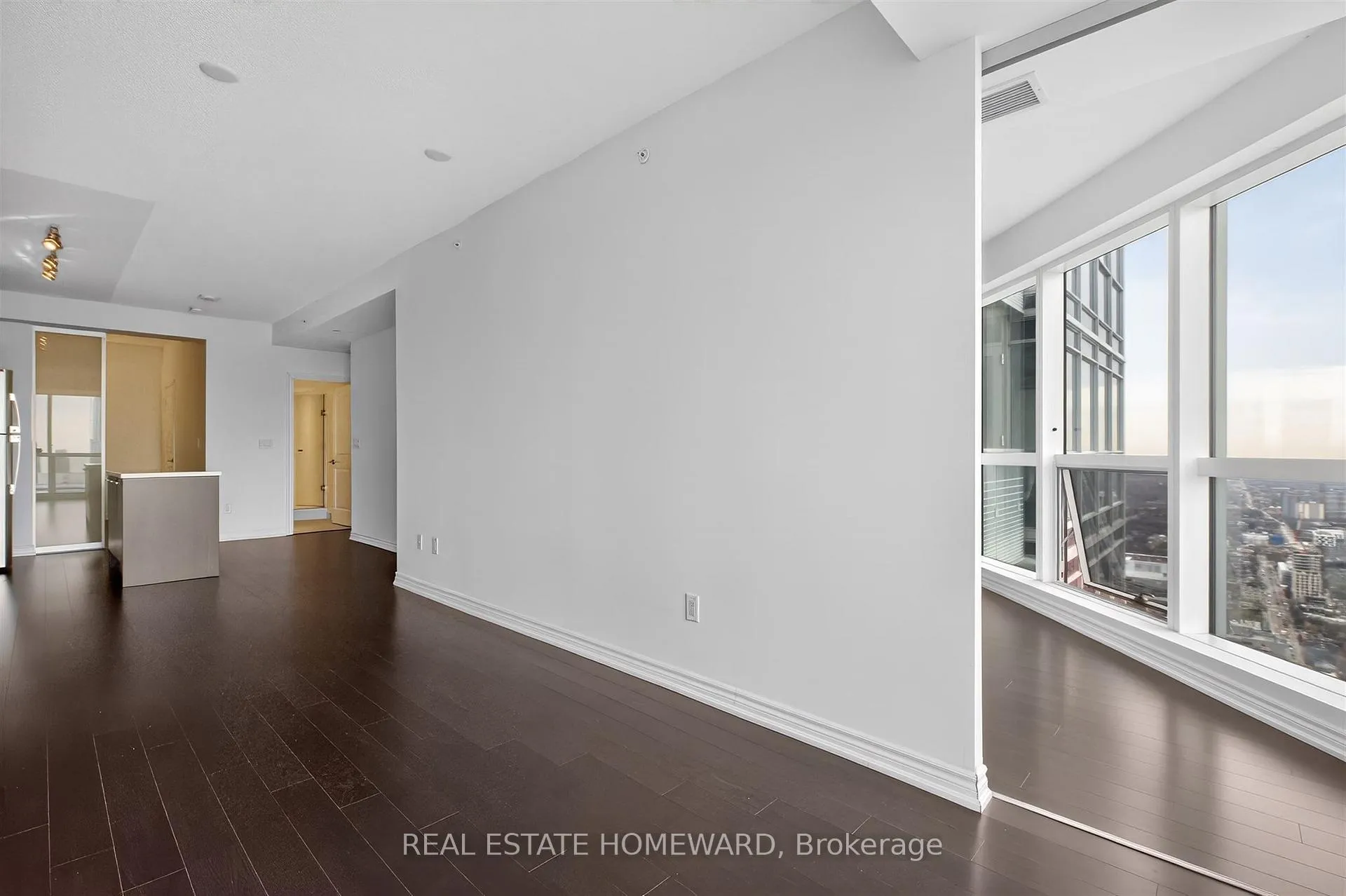 Photo 9 of Unit 5208, 386 Yonge Street, Toronto, Bay Street Corridor — HOMEH