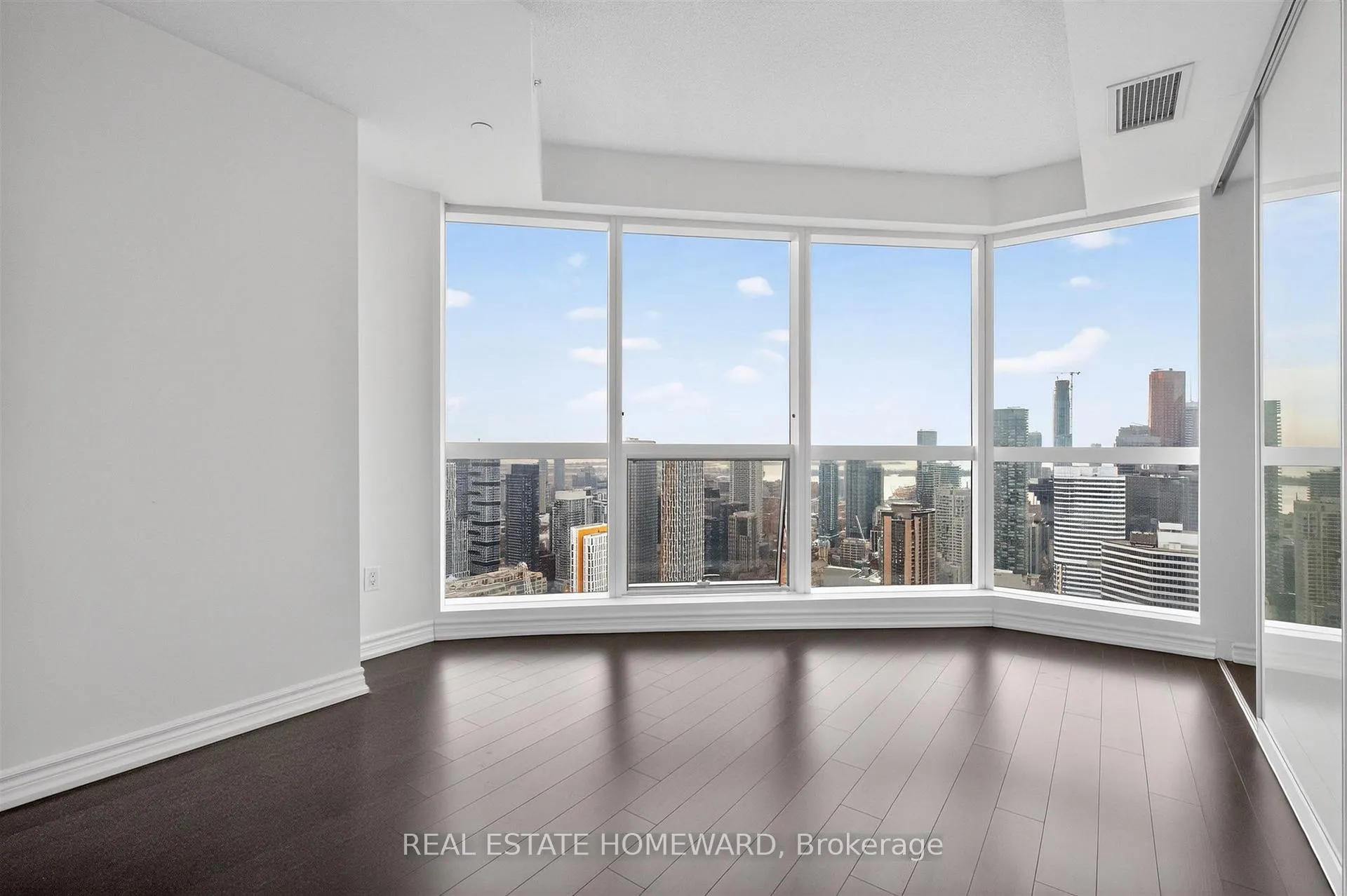 Photo 11 of Unit 5208, 386 Yonge Street, Toronto, Bay Street Corridor — HOMEH