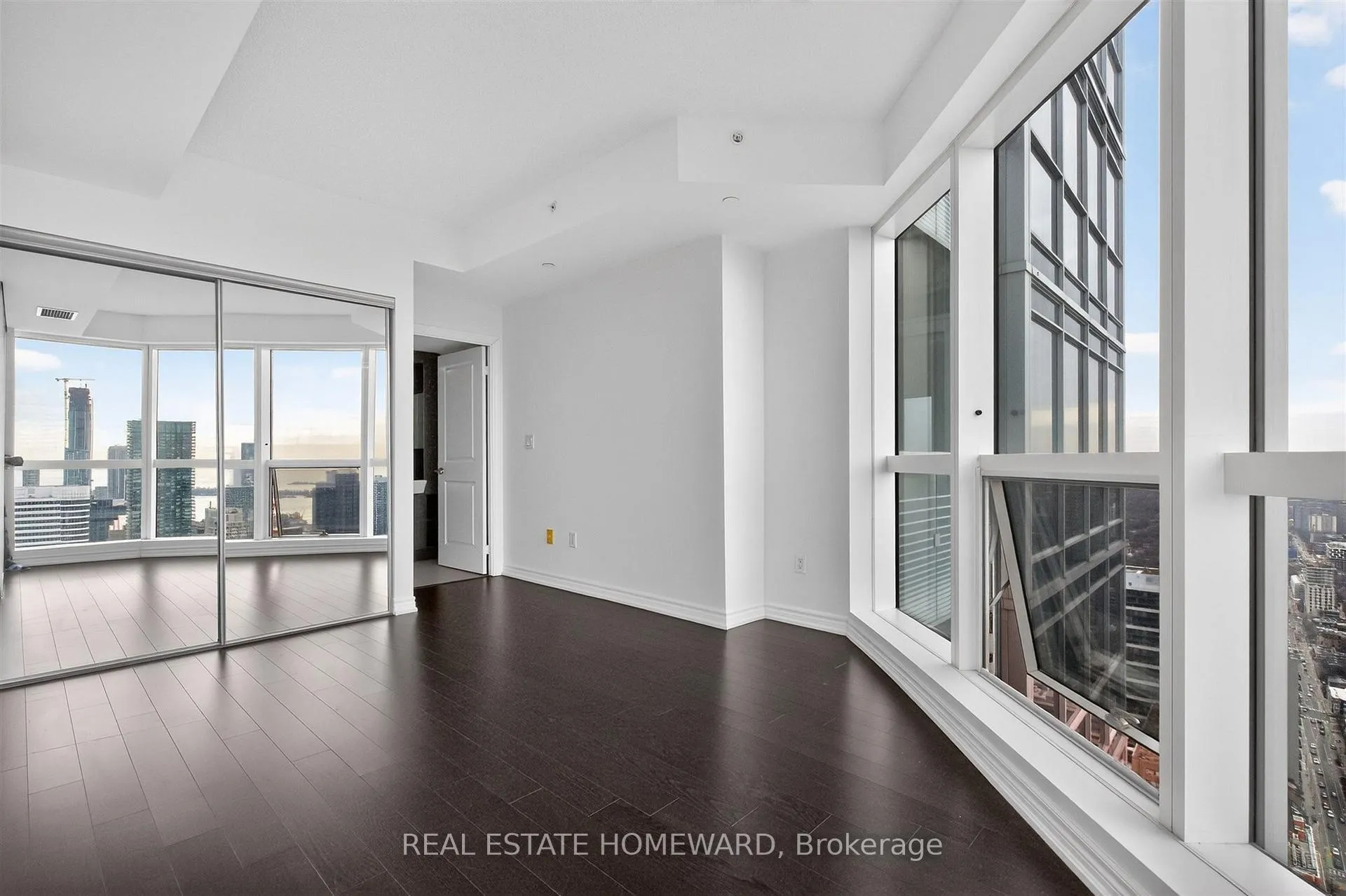 Photo 14 of Unit 5208, 386 Yonge Street, Toronto, Bay Street Corridor — HOMEH