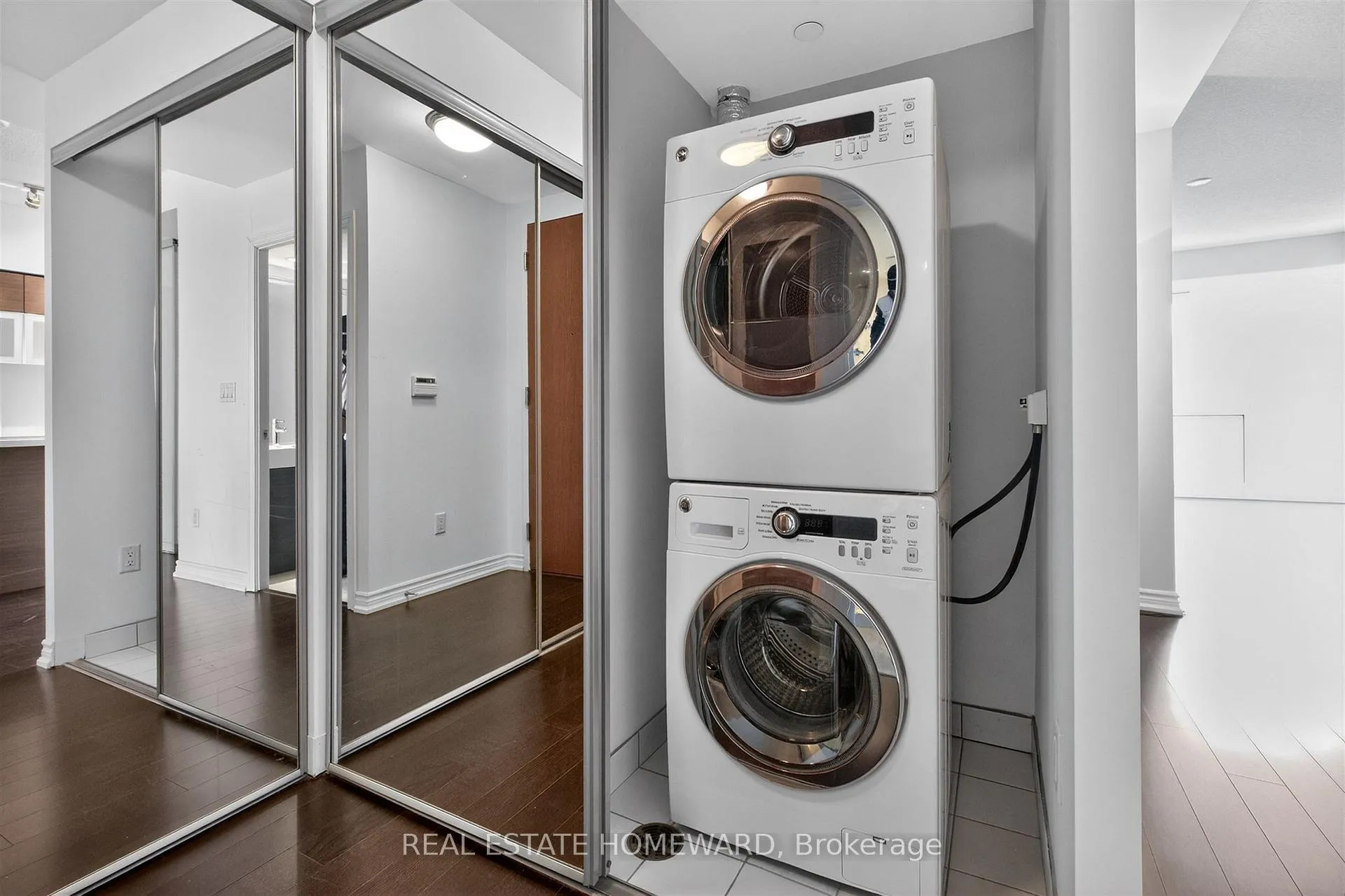 Photo 21 of Unit 5208, 386 Yonge Street, Toronto, Bay Street Corridor — HOMEH