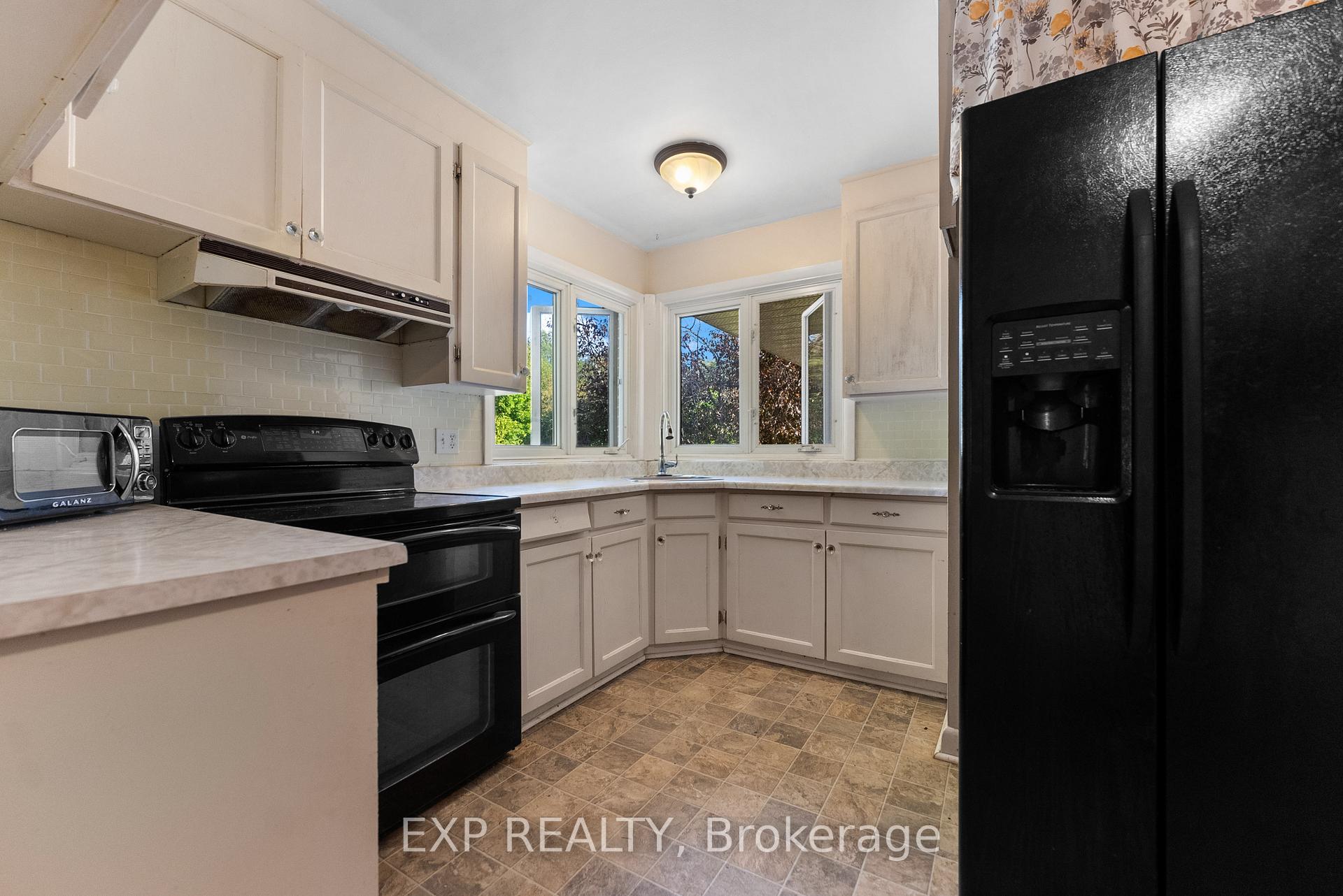 Photo 7 of 397 Charles Avenue, Renfrew — HOMEH
